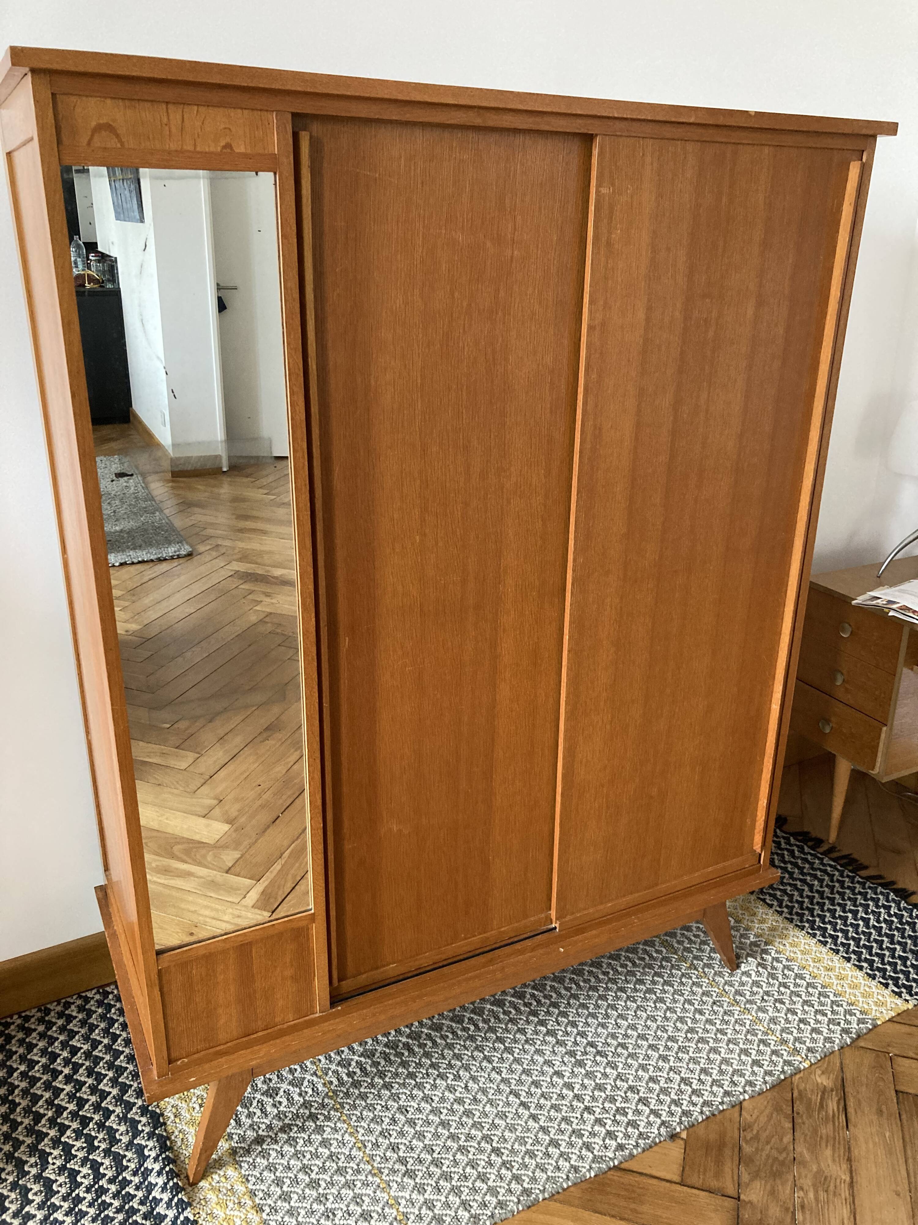 Wardrobe feet compass sliding doors