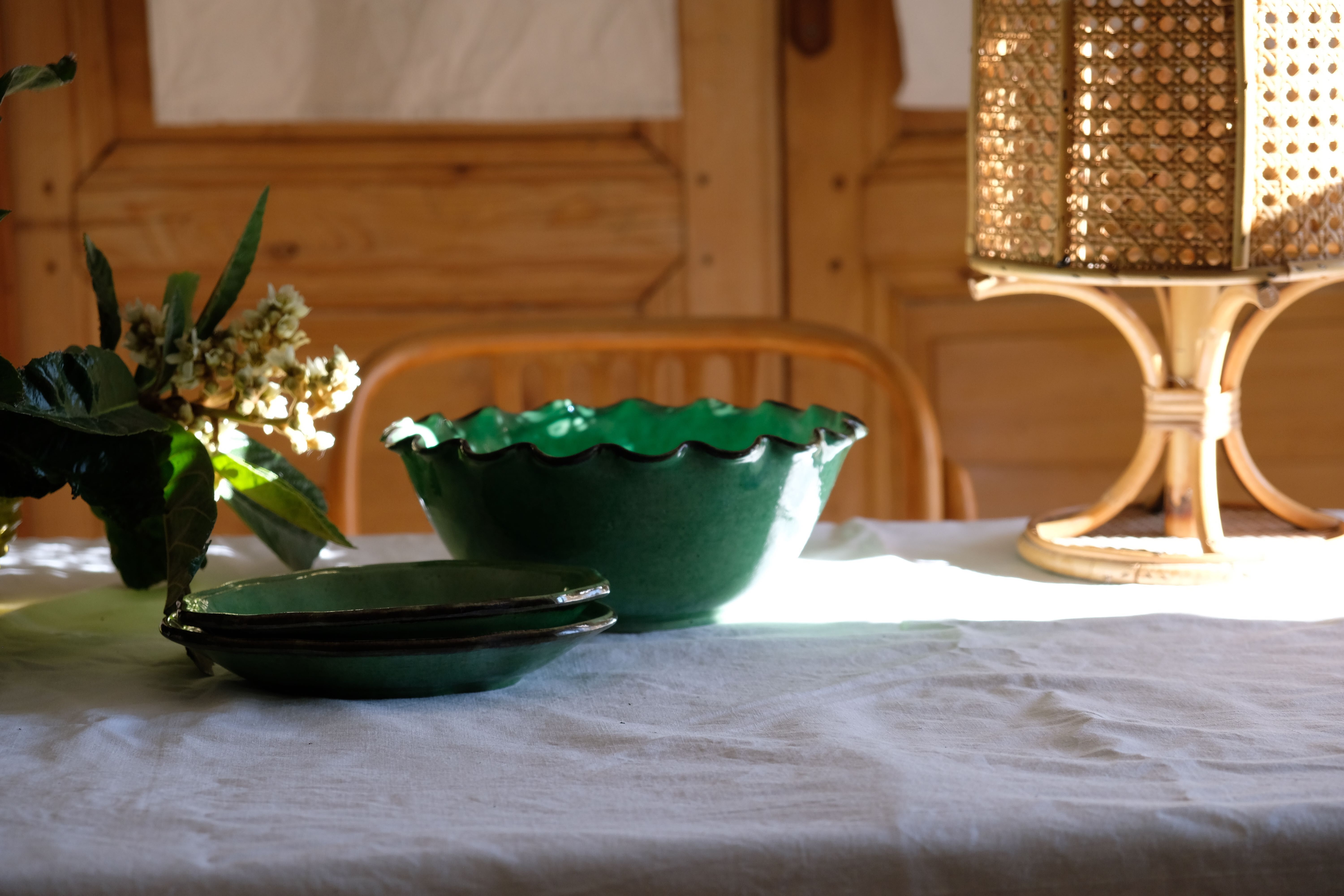 Ancient saladier varnished Provence