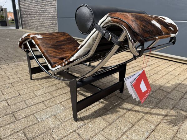 Cassina lc4 le corbusier originale en peau de vache neuf dans sa boîte