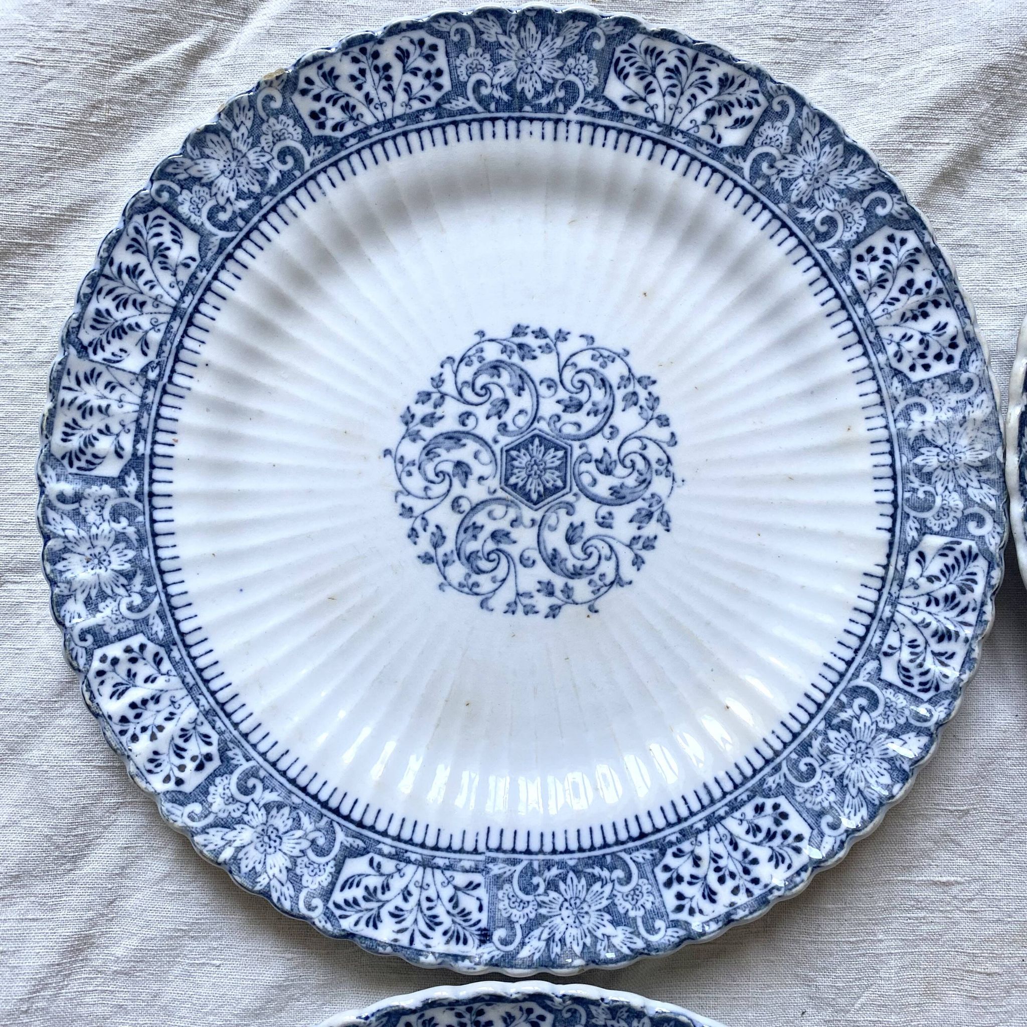Sarreguemines ironstone dessert plates, "Embroidery" model