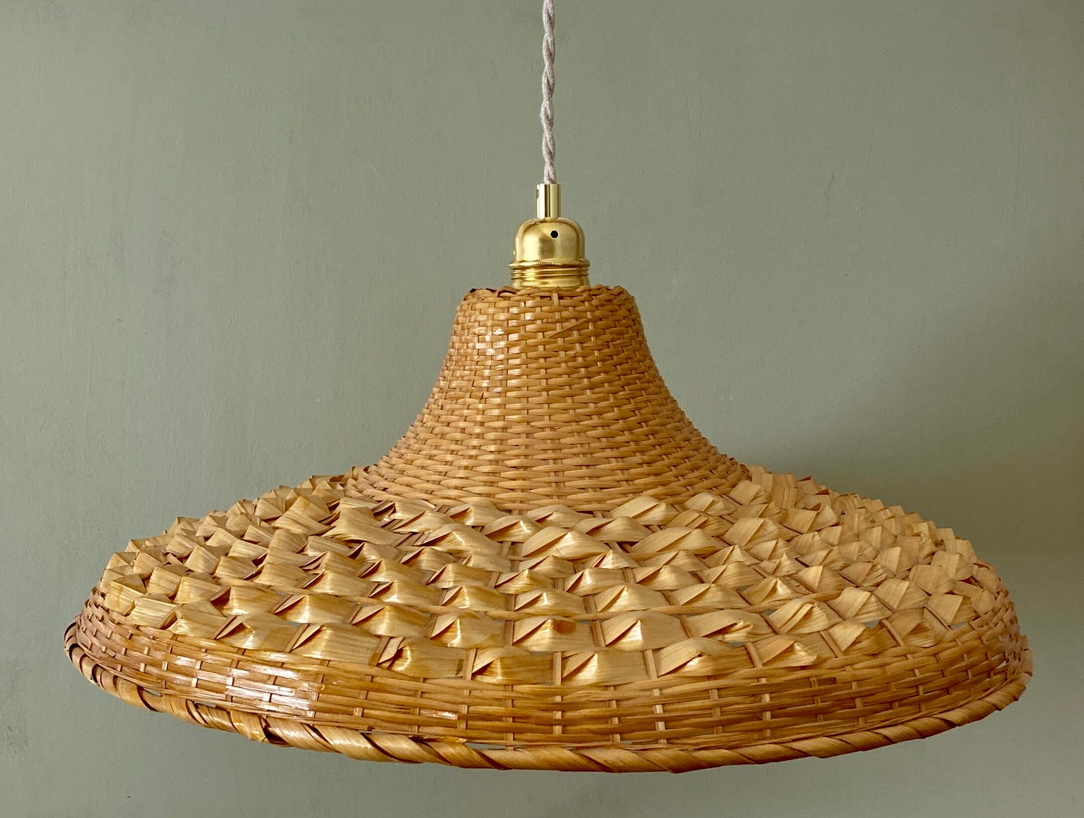 Vintag lampshade suspension in natural material