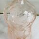 Carafe en verre rose