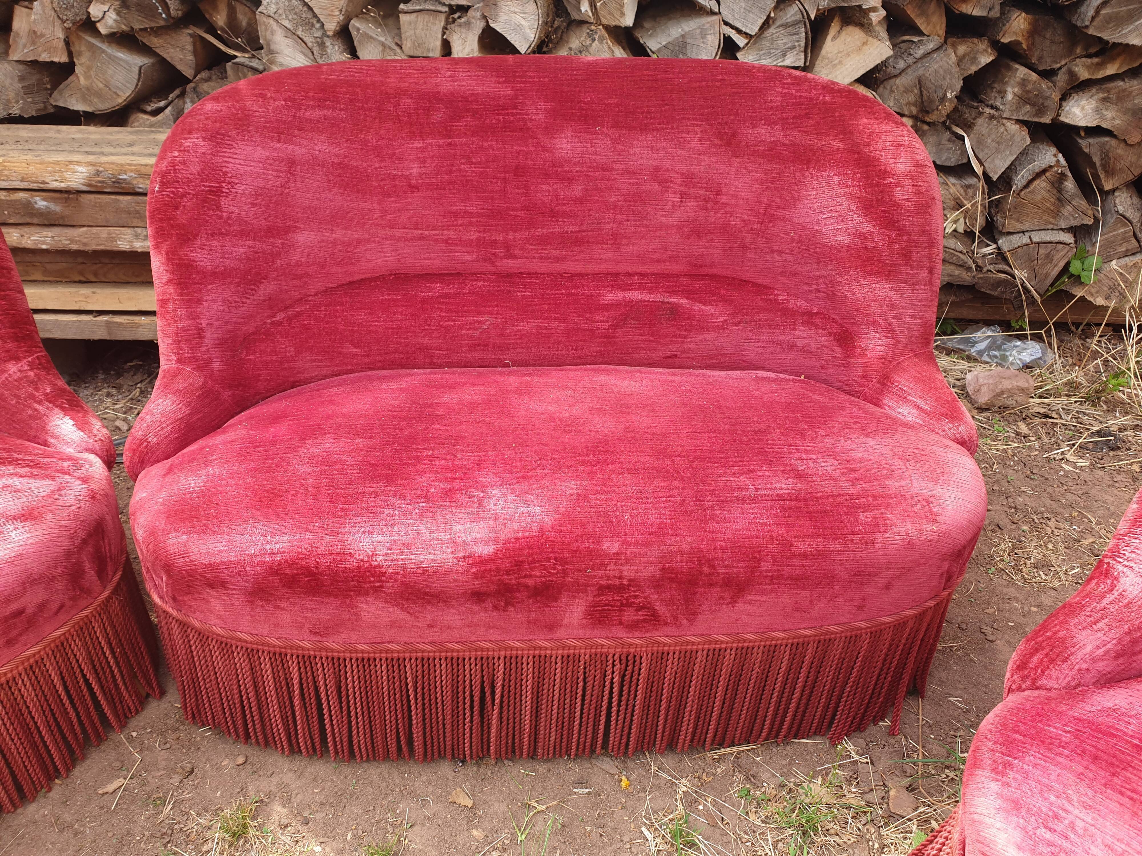 sofa/seating lounge set and 4 toad chairs