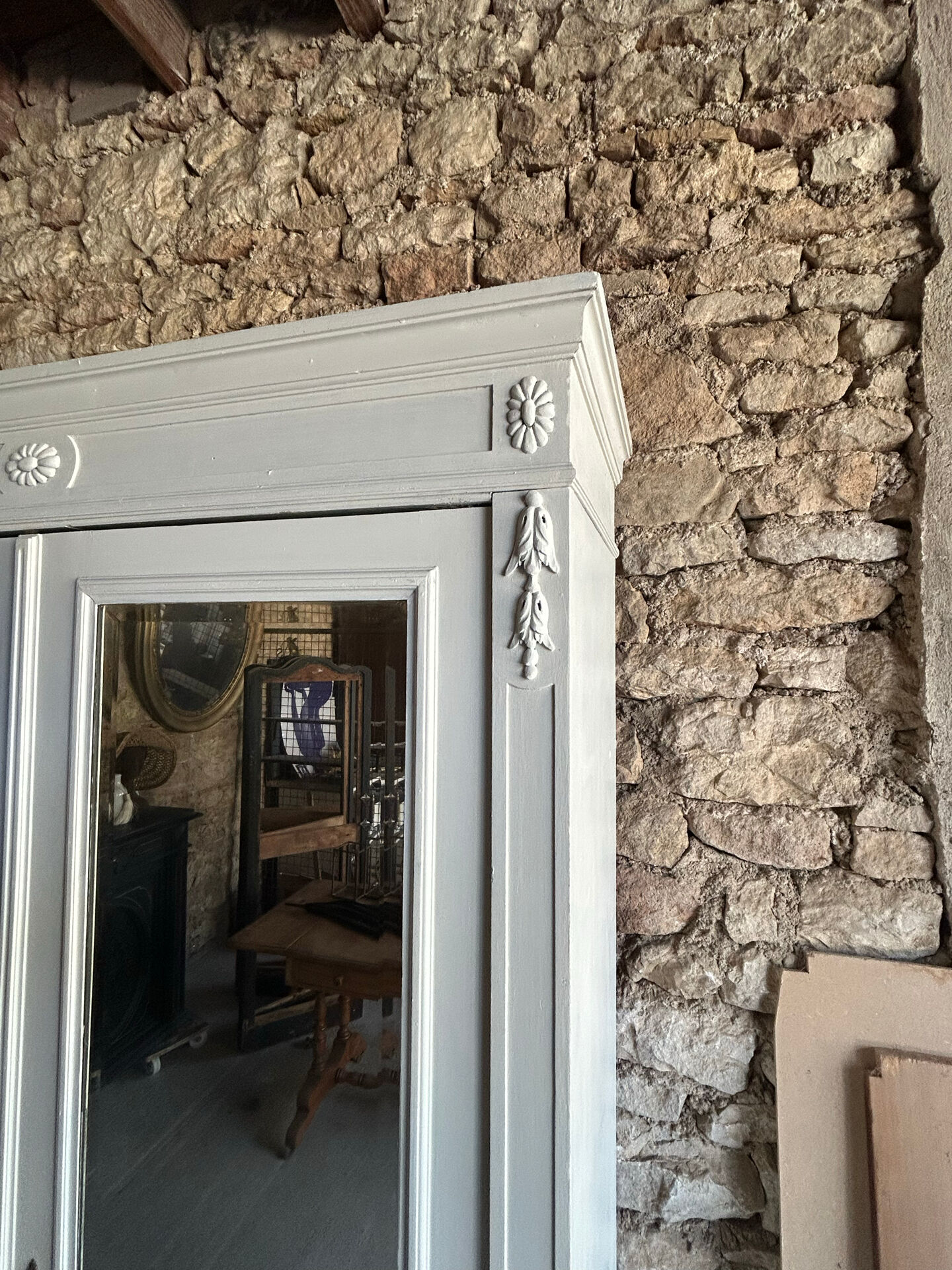 Armoire ancienne avec miroir