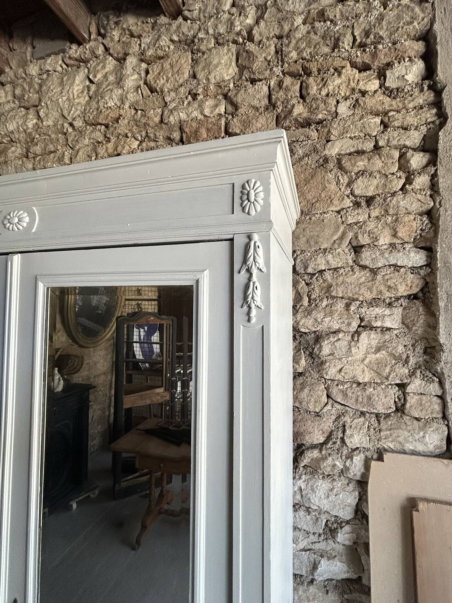 Armoire ancienne avec miroir