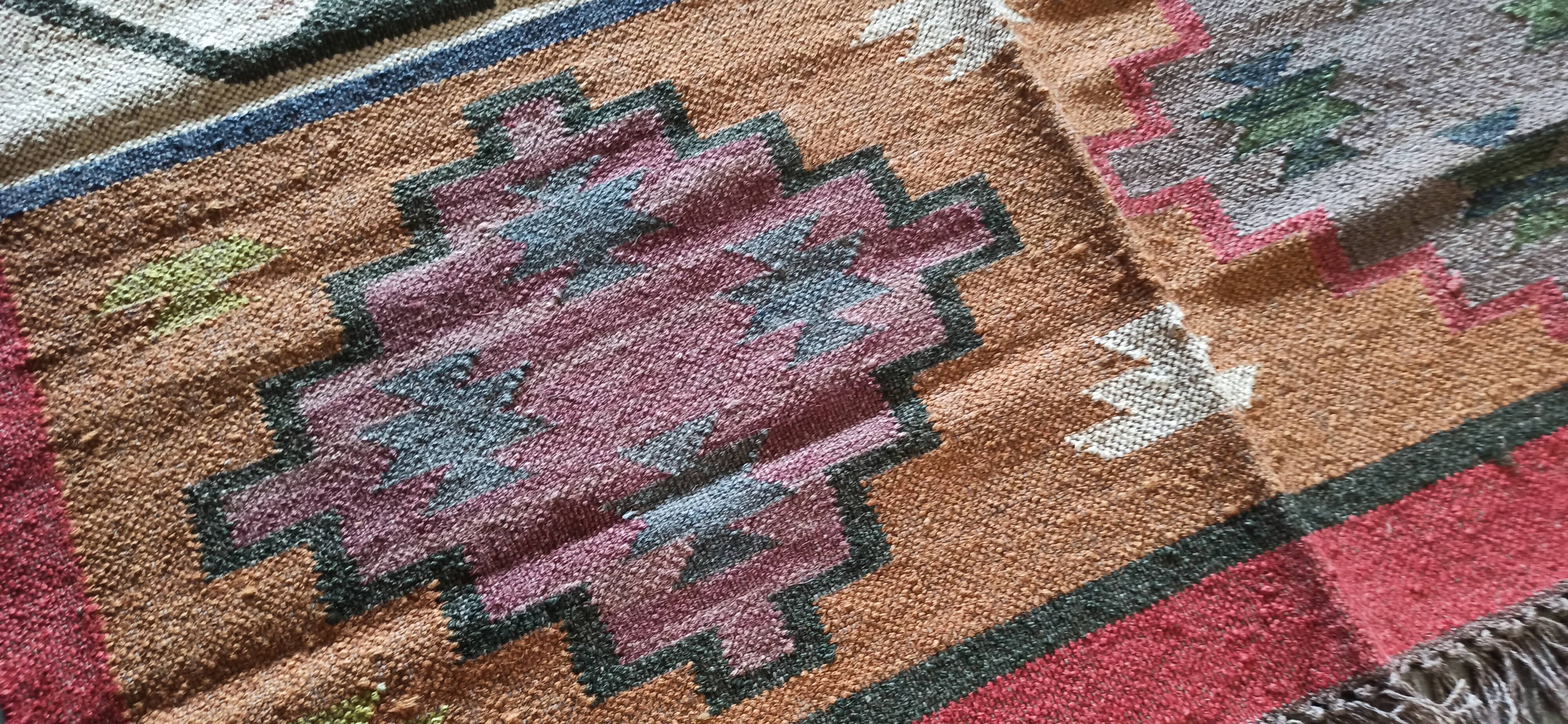 Kilim carpet in burlap and cotton. 120cm x 190cm