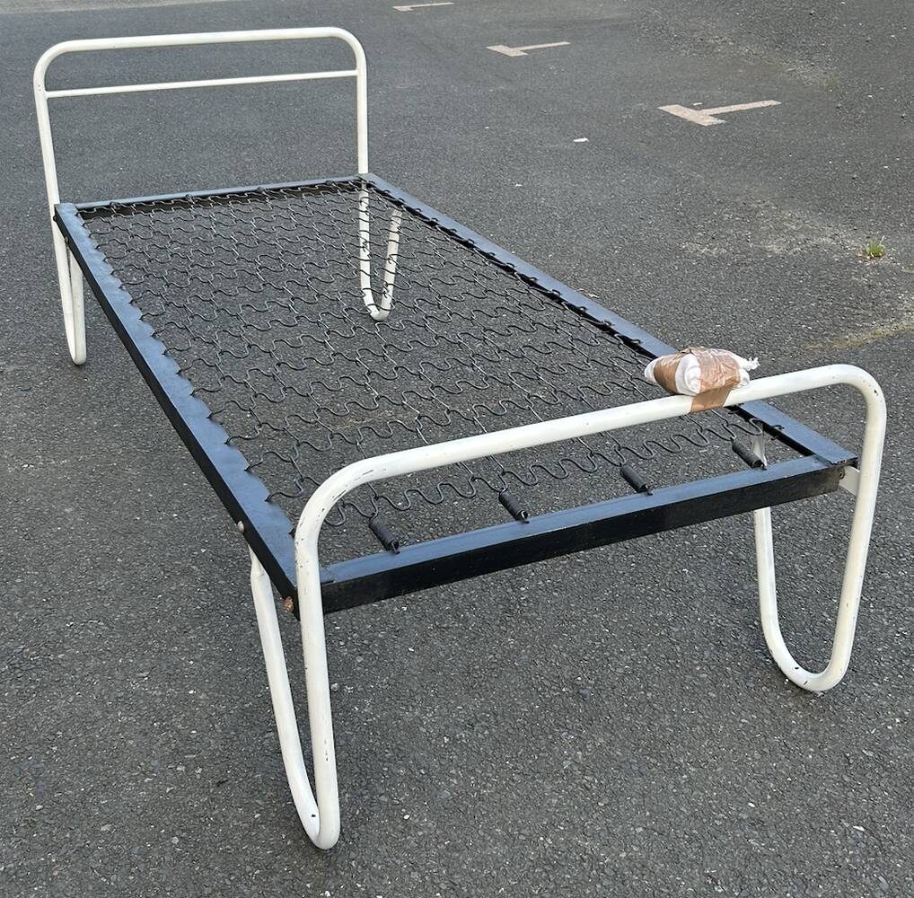 Lit internat, style Hitier, métal tubulaire, vintage, années 50
