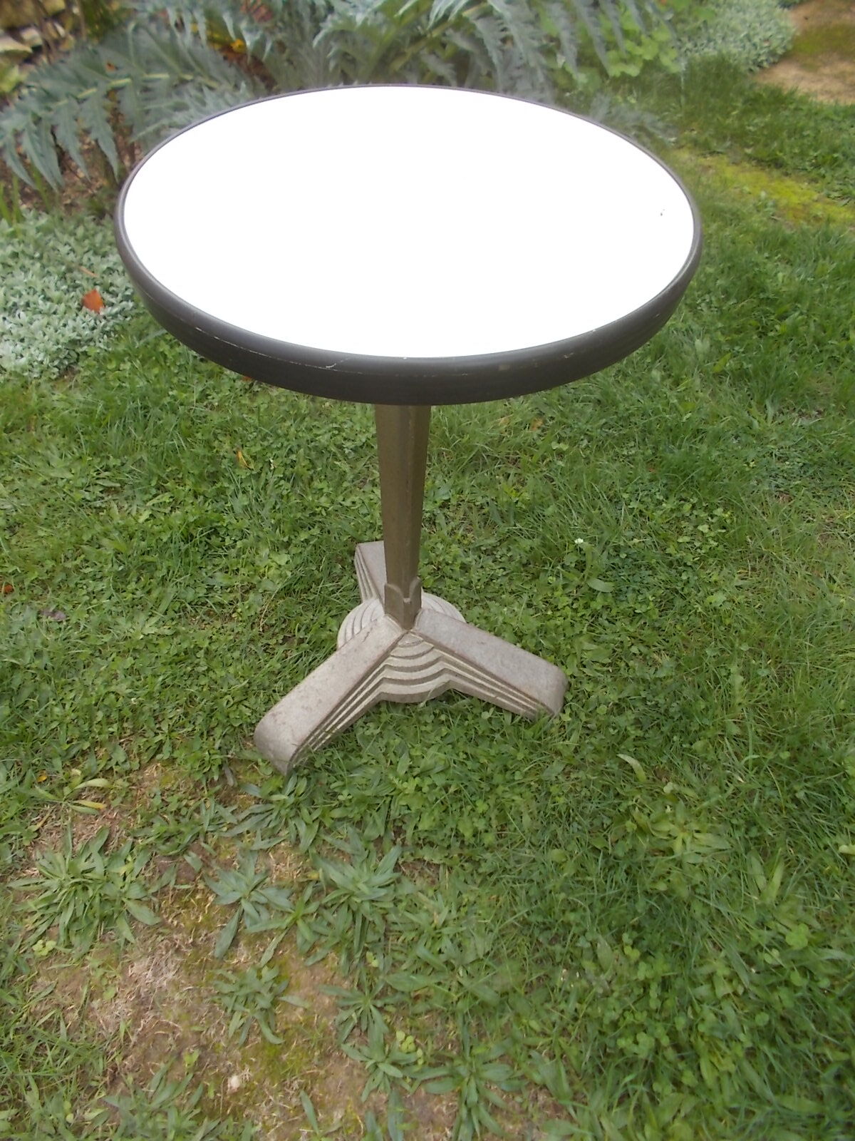 Round bistro table foot cast iron art deco