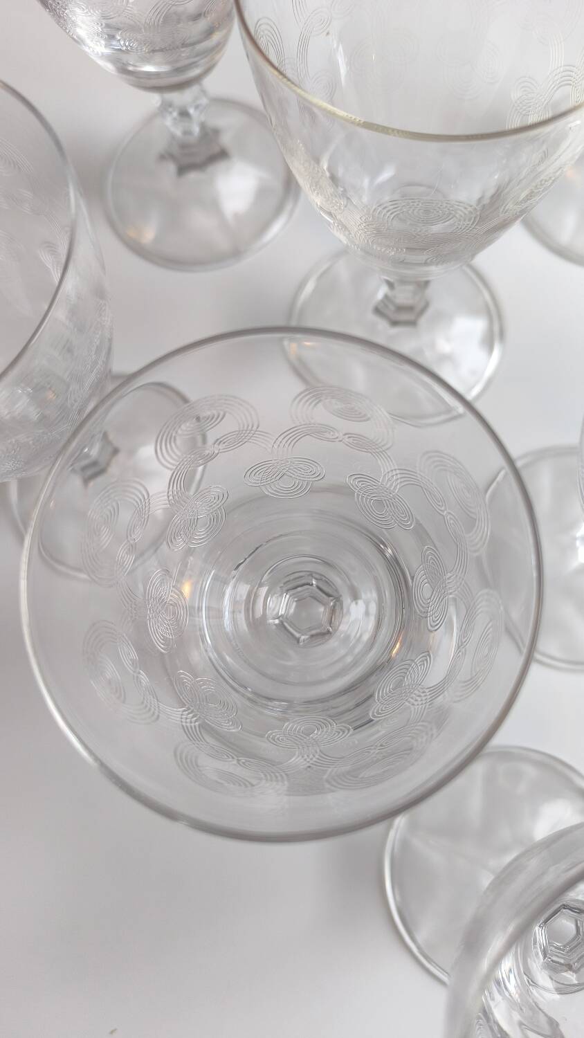 Set of 9 chiseled stemmed glasses