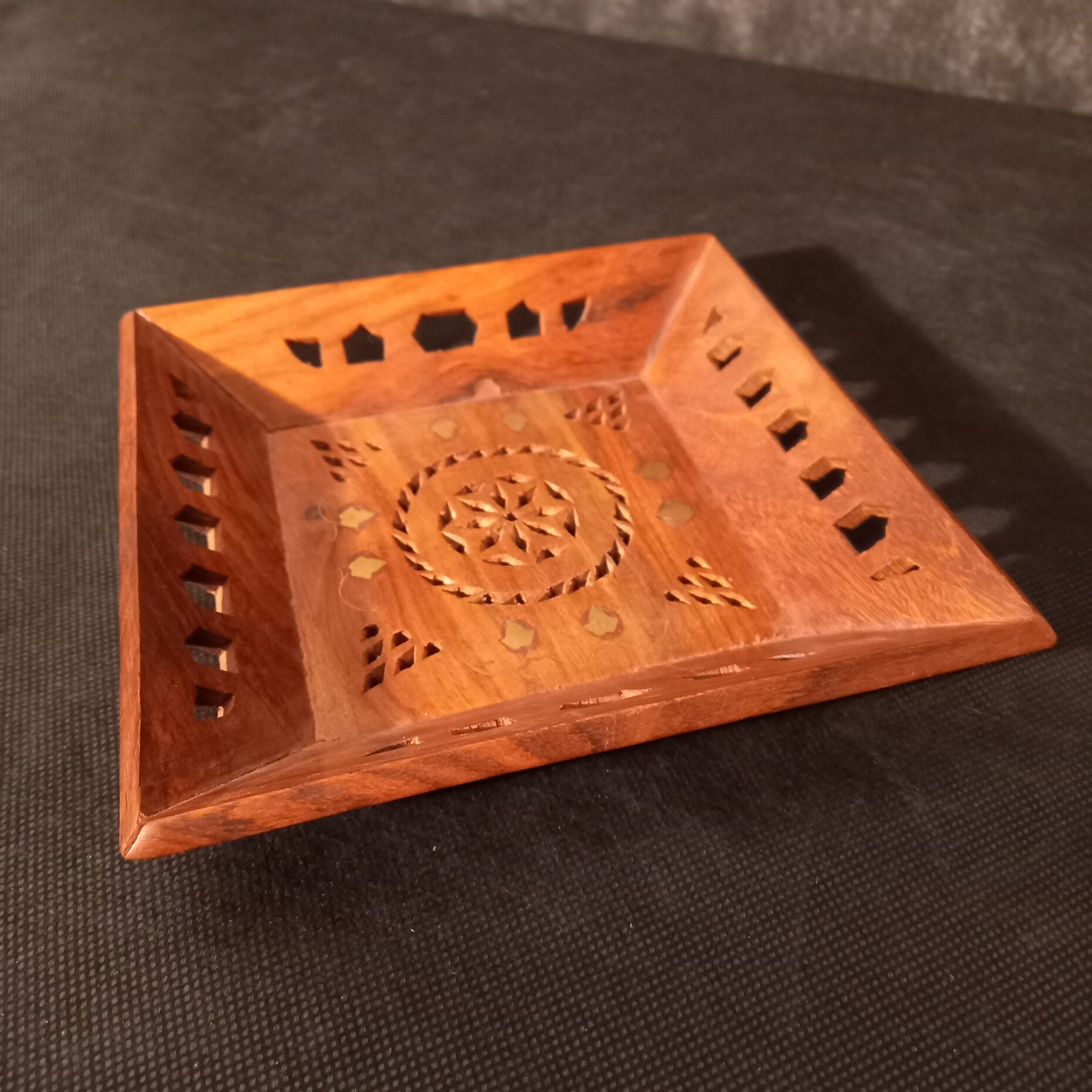 Moroccan empty pocket, inlaid wood and brass flowers