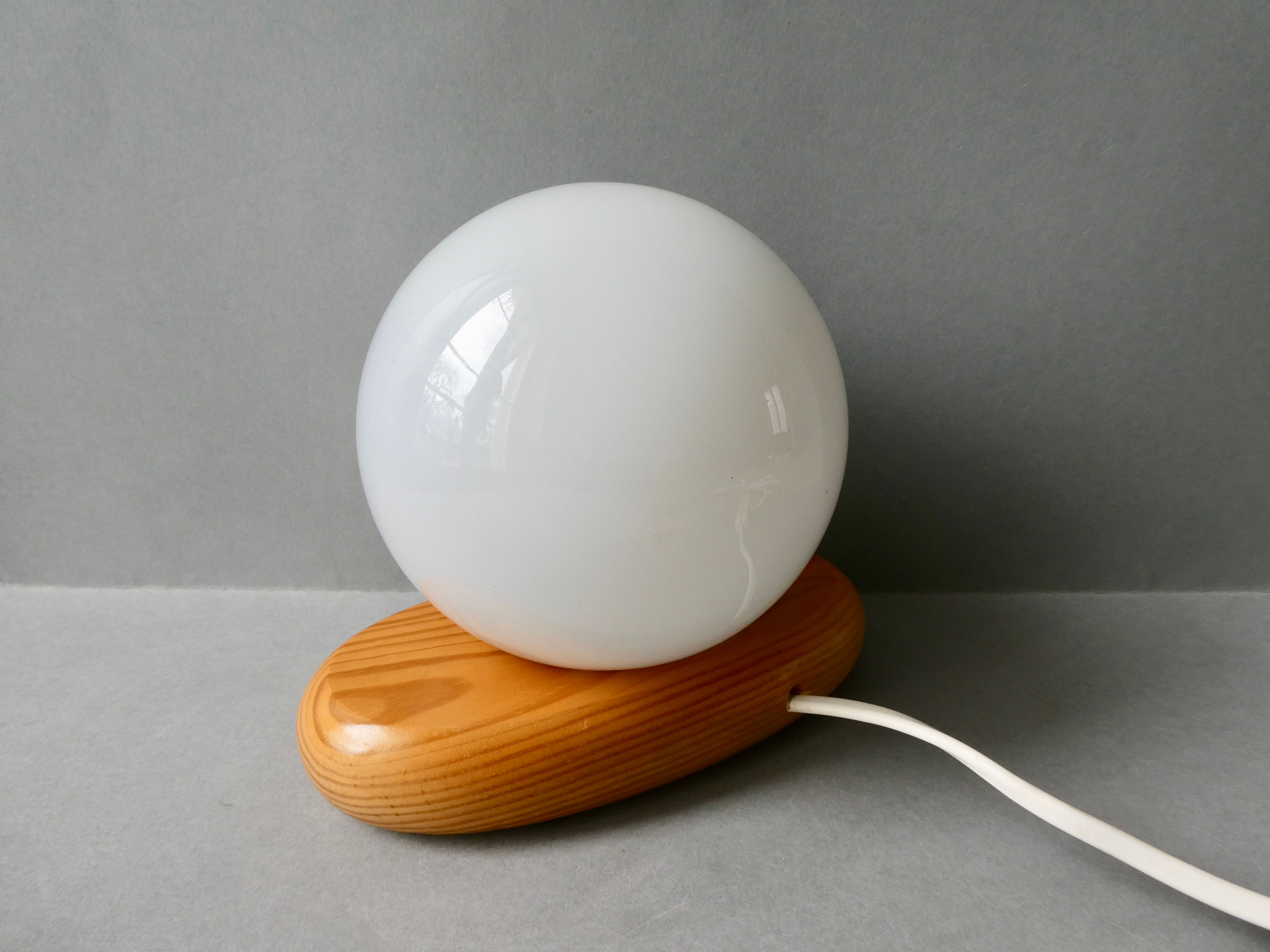 Pine pebble lamp with its opaline, 70s