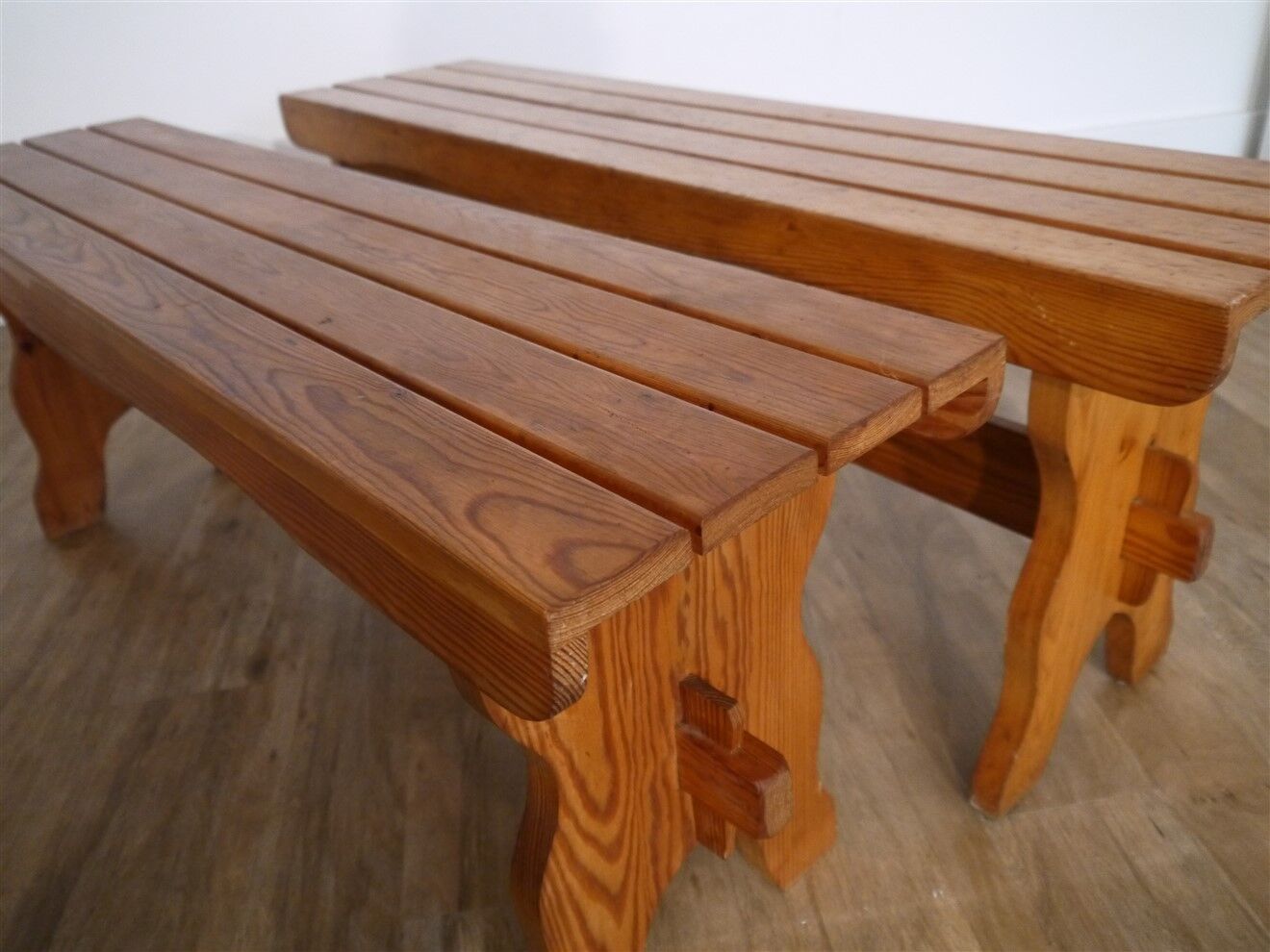 Paire de bancs vintage en pin Suède 1960