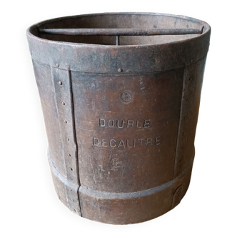 Double deca liter measure of Vintage wheat