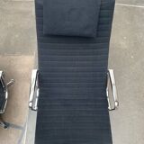 Set of aluminium chairs EA 124 Mid-Century by Charles & Ray Eames for Herman Miller, 1960s.