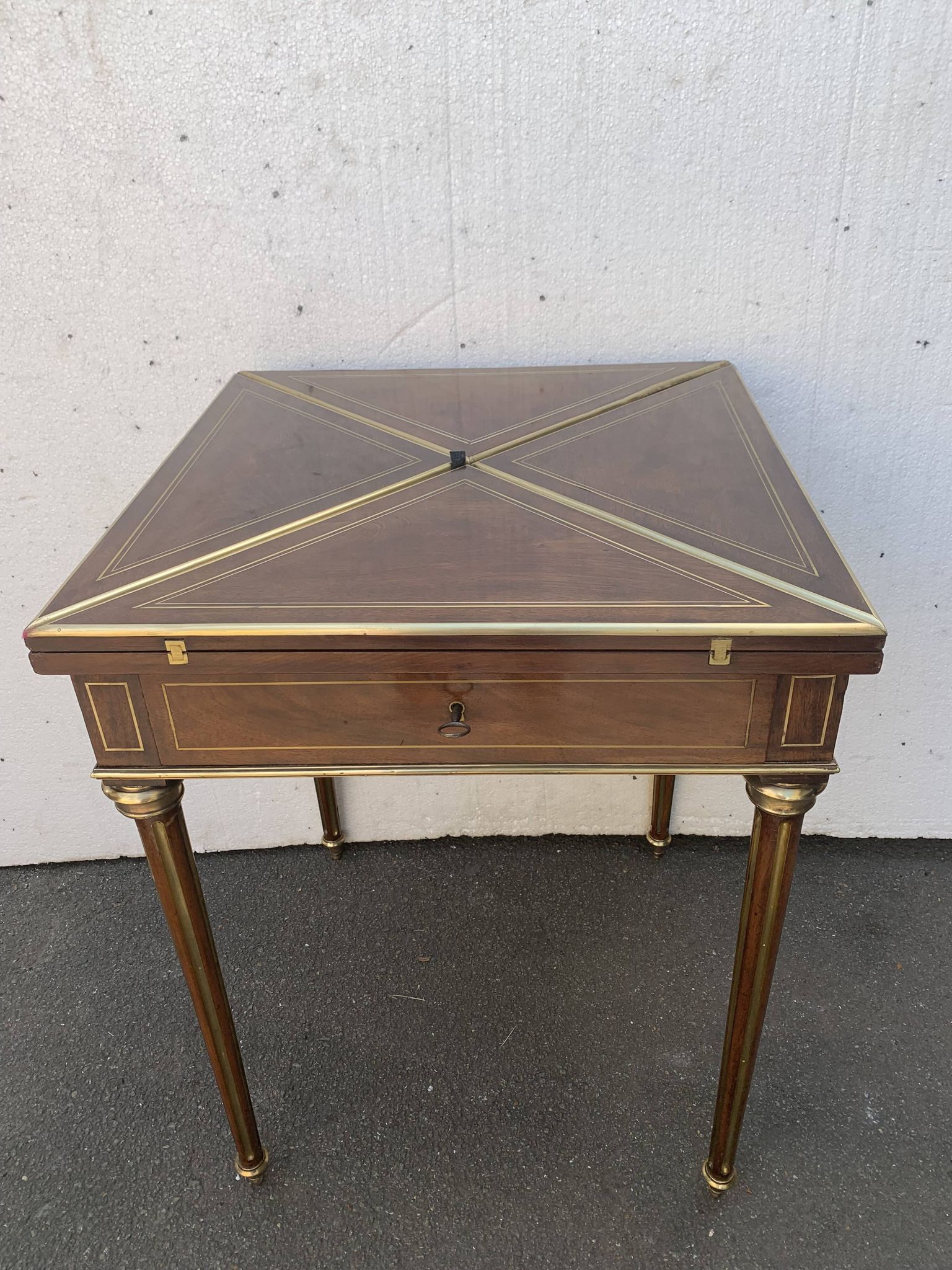 Table for games "Handkerchief" Napoleon III mahogany and brass fillet XIX century