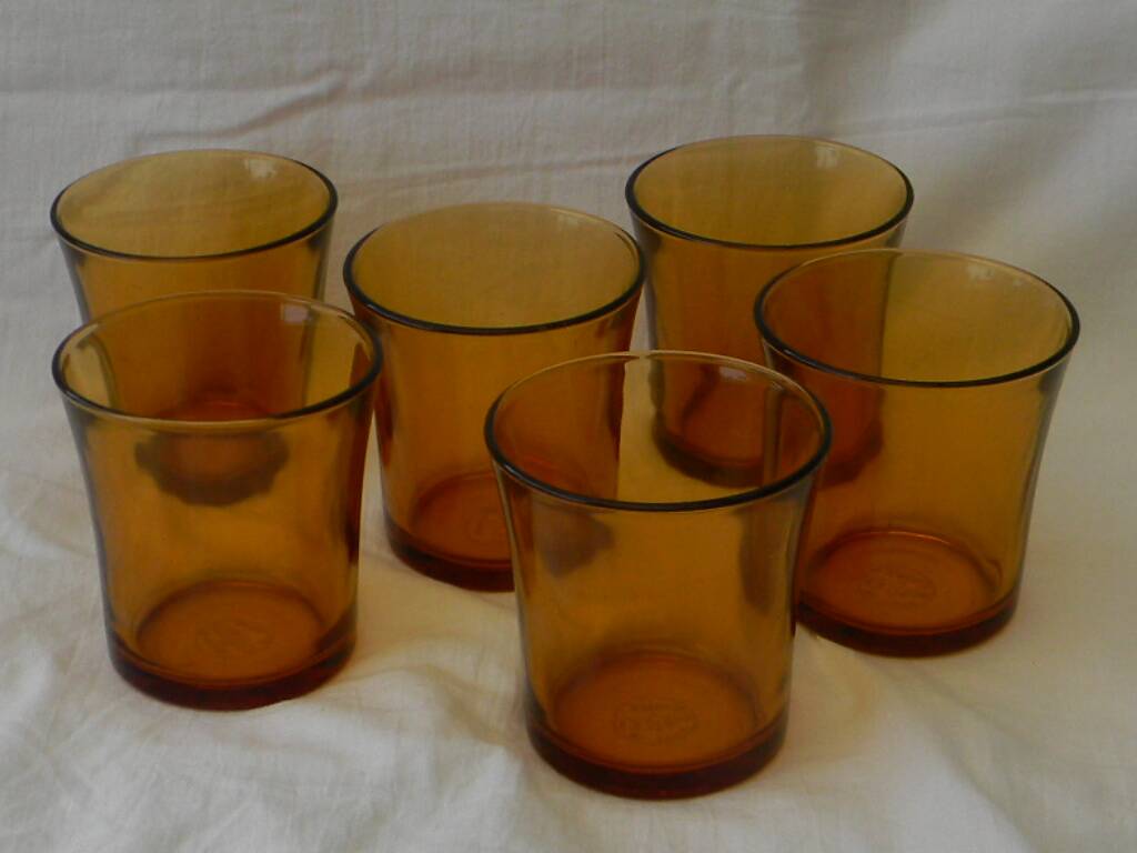 Lot de 6 verres en verre ambré duralex.