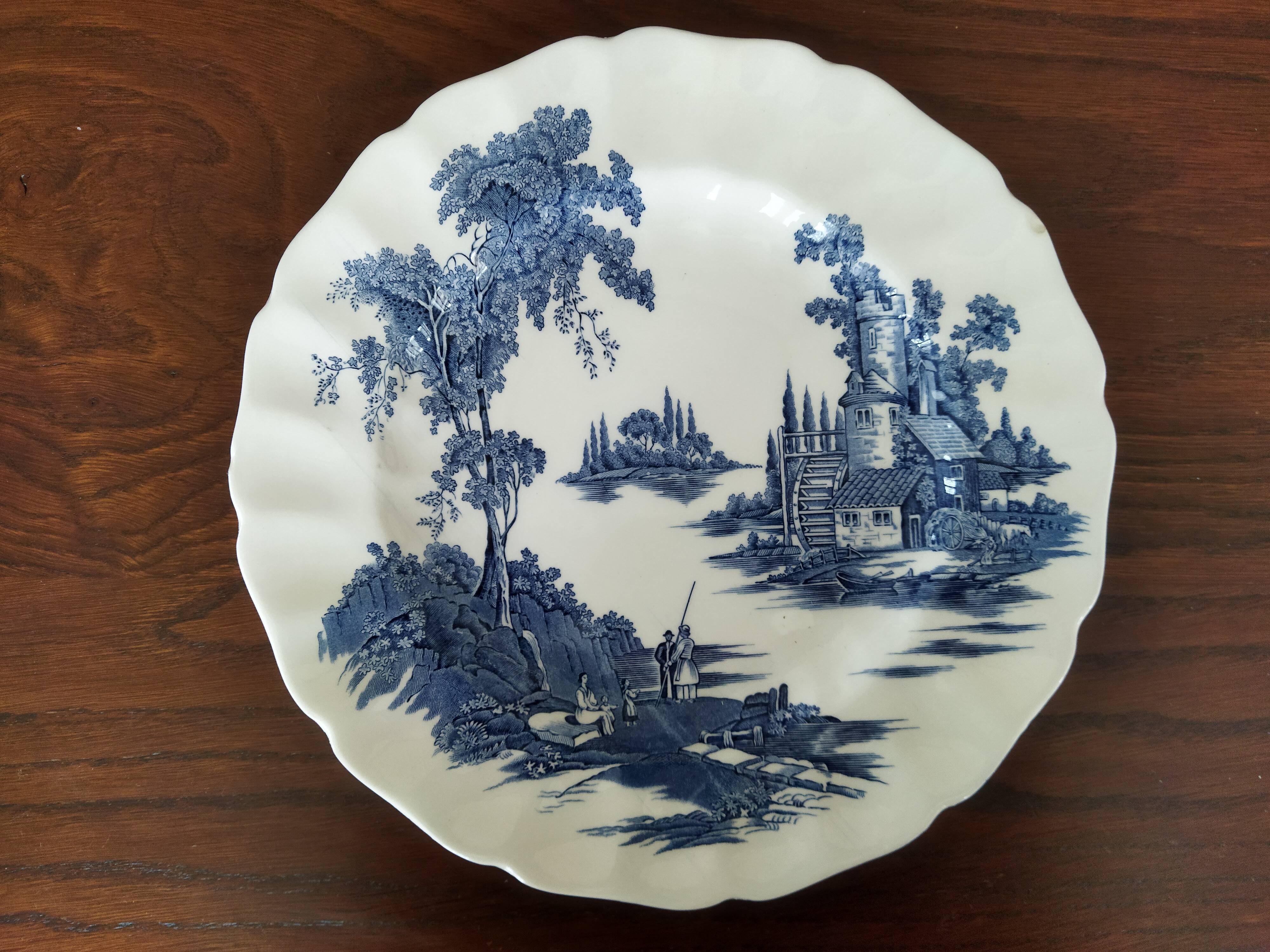 8 blue & white plates