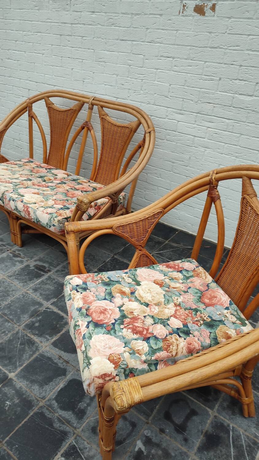 Set of 2 rattan armchairs with a bench.