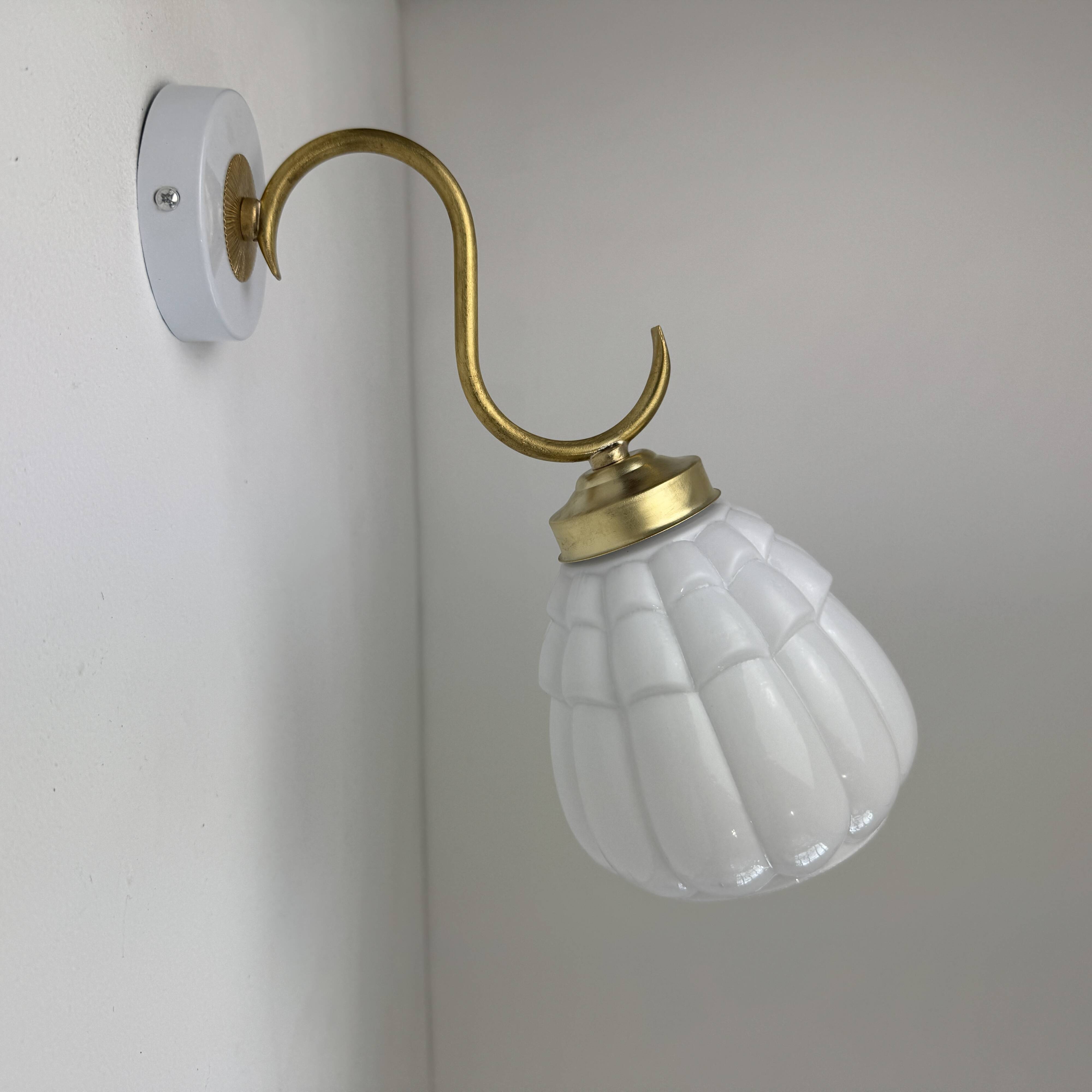 Ancienne applique en opaline vintage