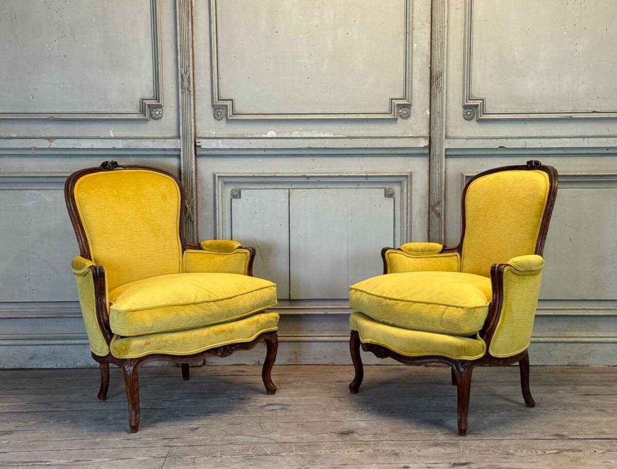 Pair of large Louis XV shepherdesses, stamped by François Foliot, master