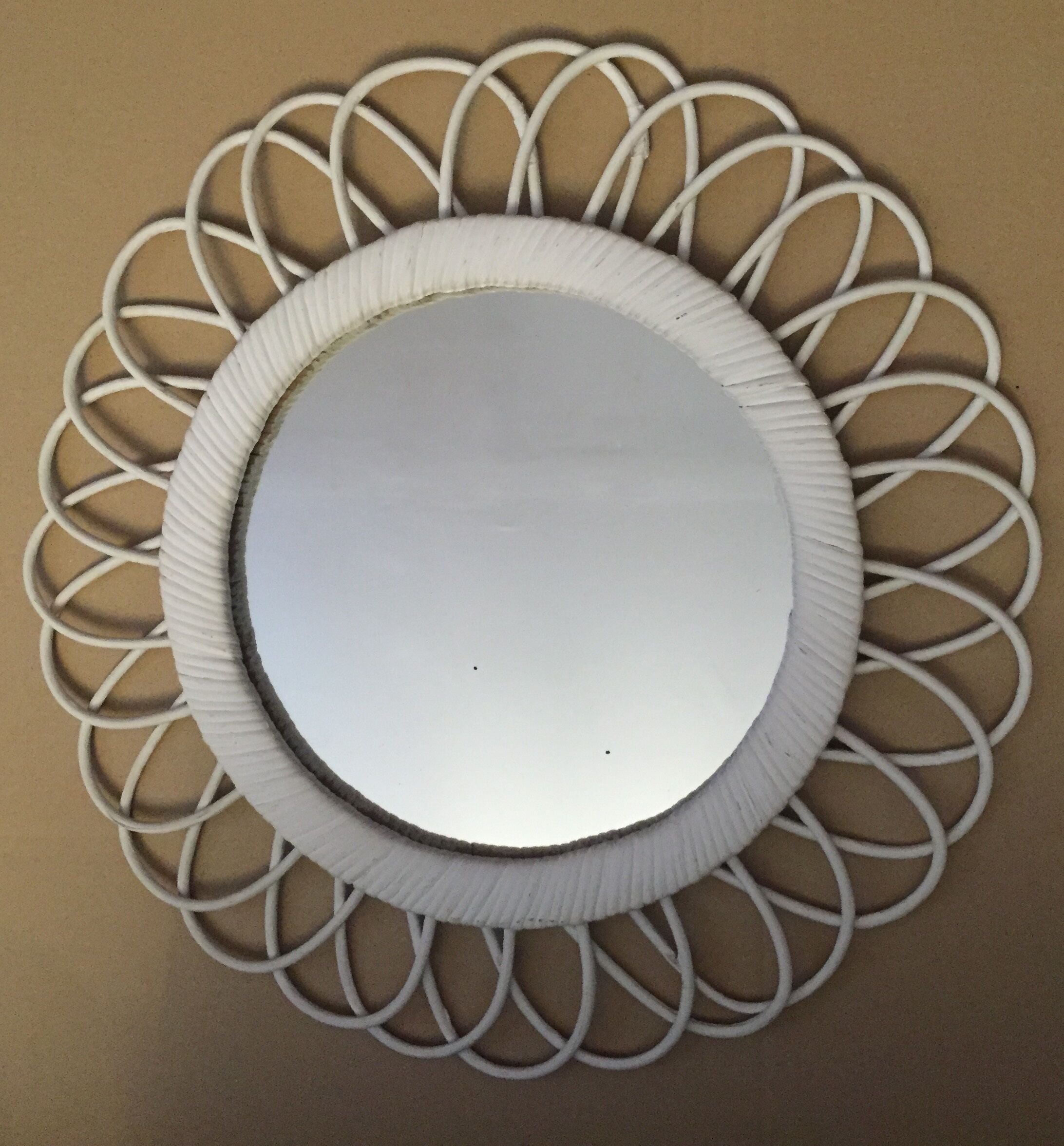 Rattan mirror 41 cm in diameter