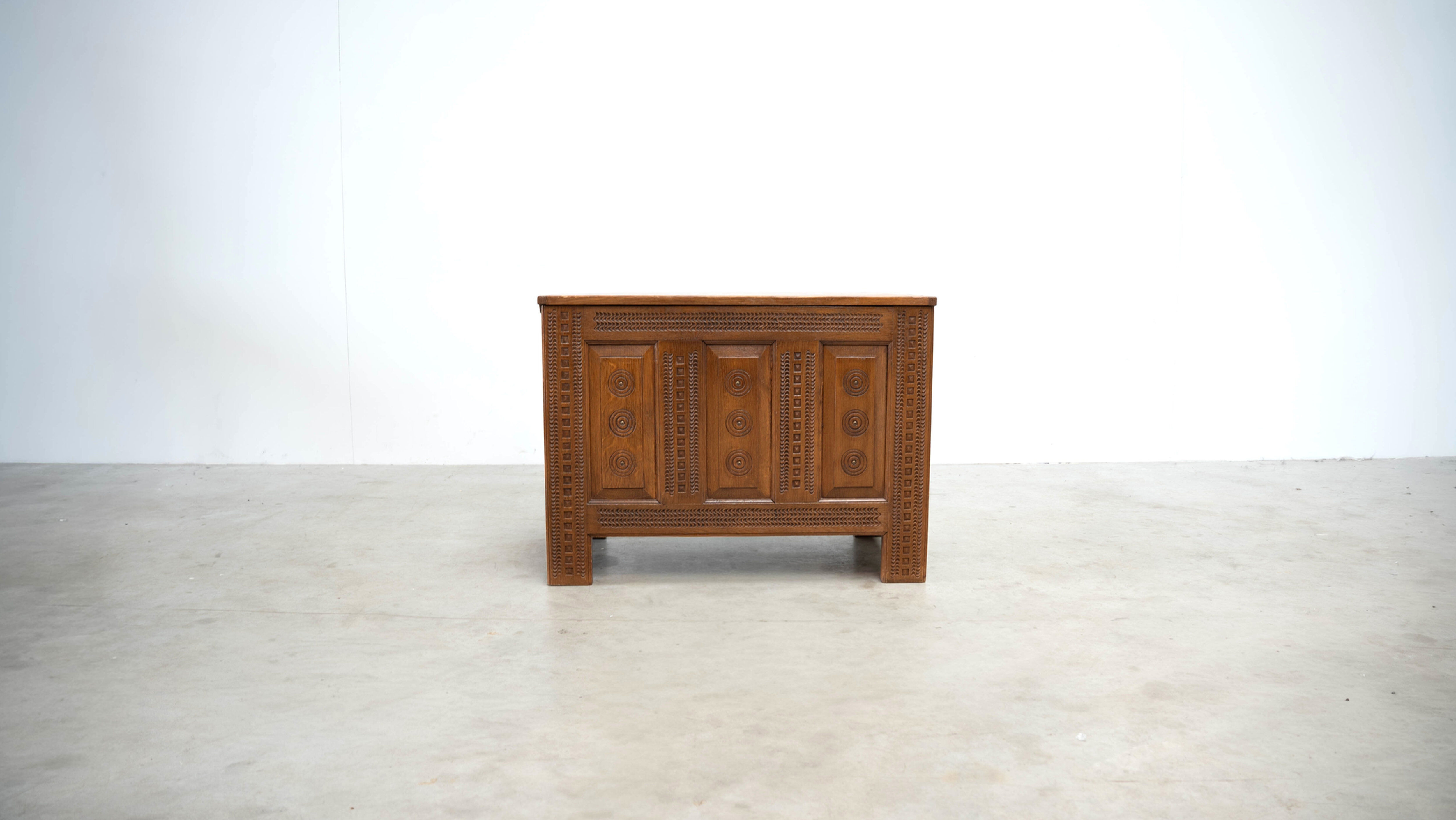 French chest or console