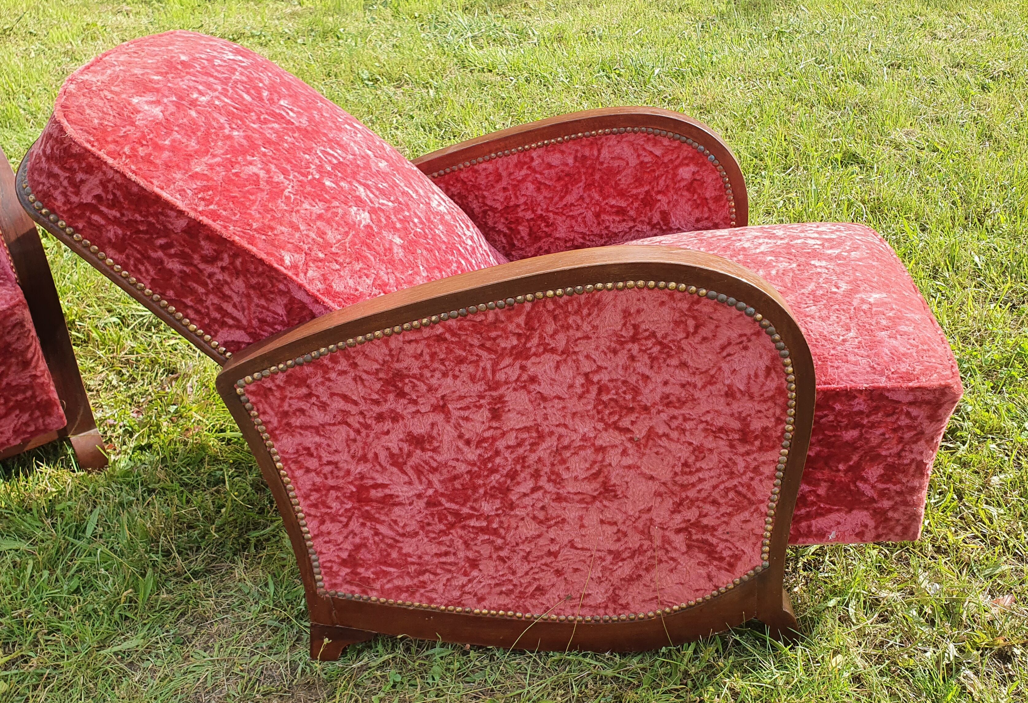 2 Art Deco armchairs in red velvet and wood