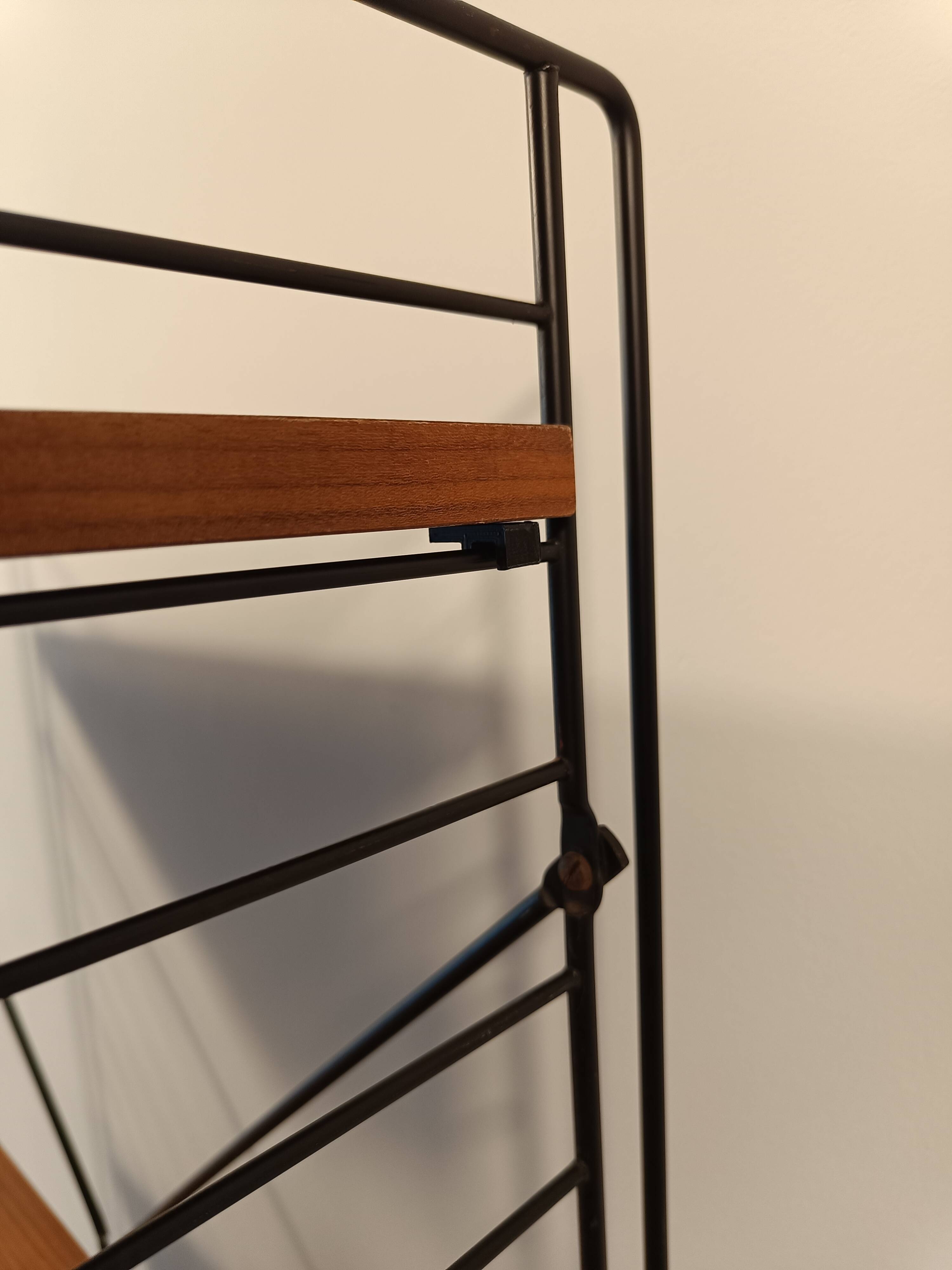 Mid century free standing rack with teak shelves by Dekker – Tomado
