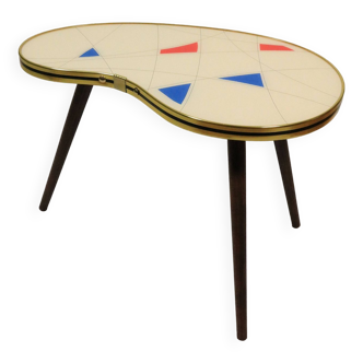 Table d'appoint, en forme de rein, motif géométrique, trois pieds élégants, style années 50