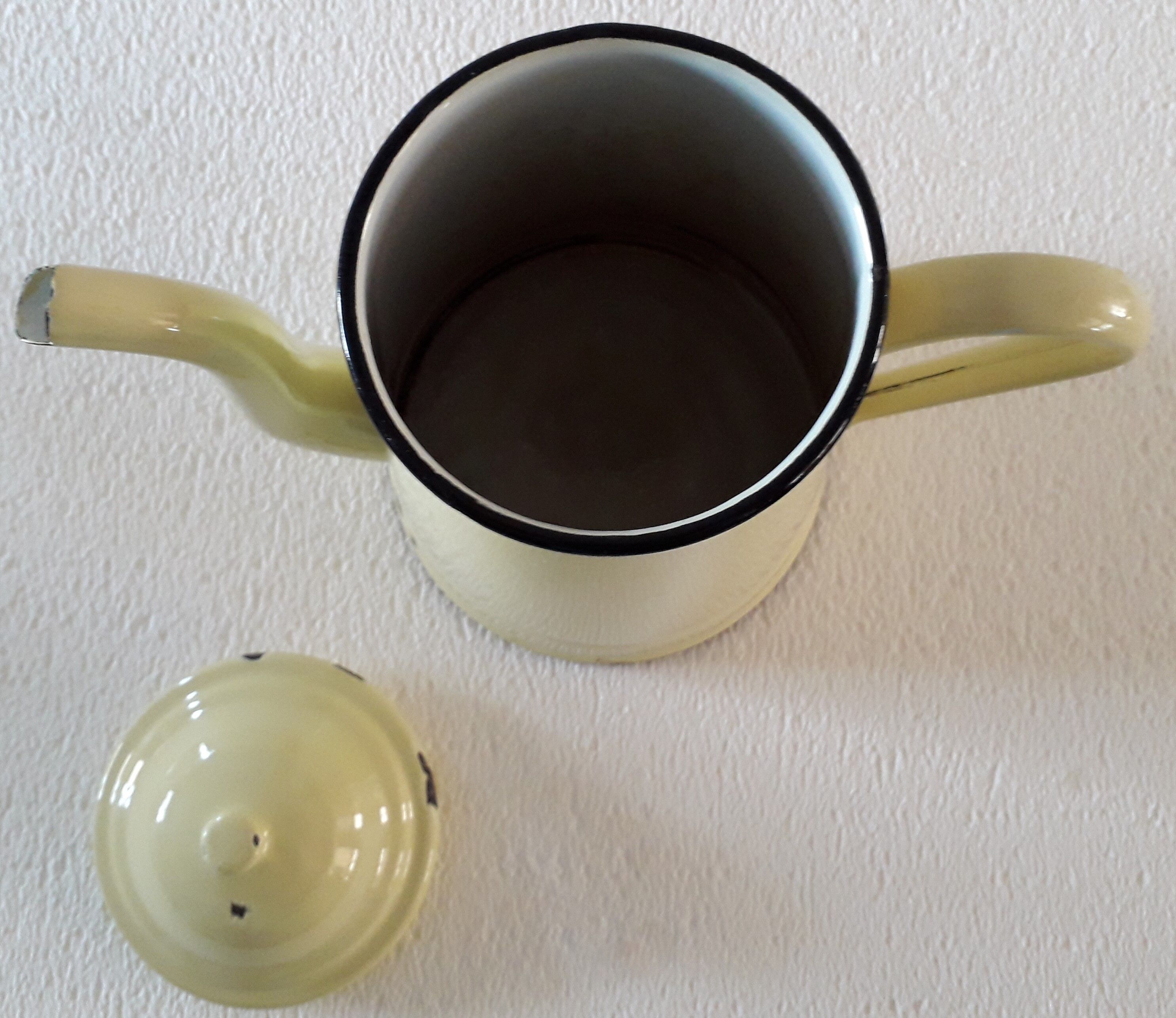 Yellow enamelled coffee maker