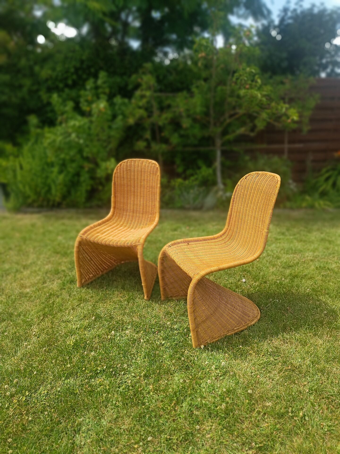 chaise en rotin style Verner Panton