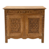 Buffet rustique orné