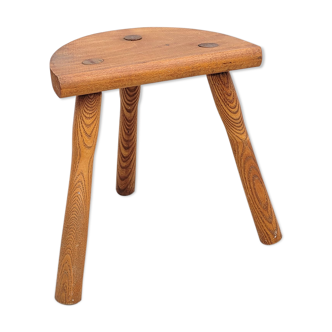 Tripod farm stool