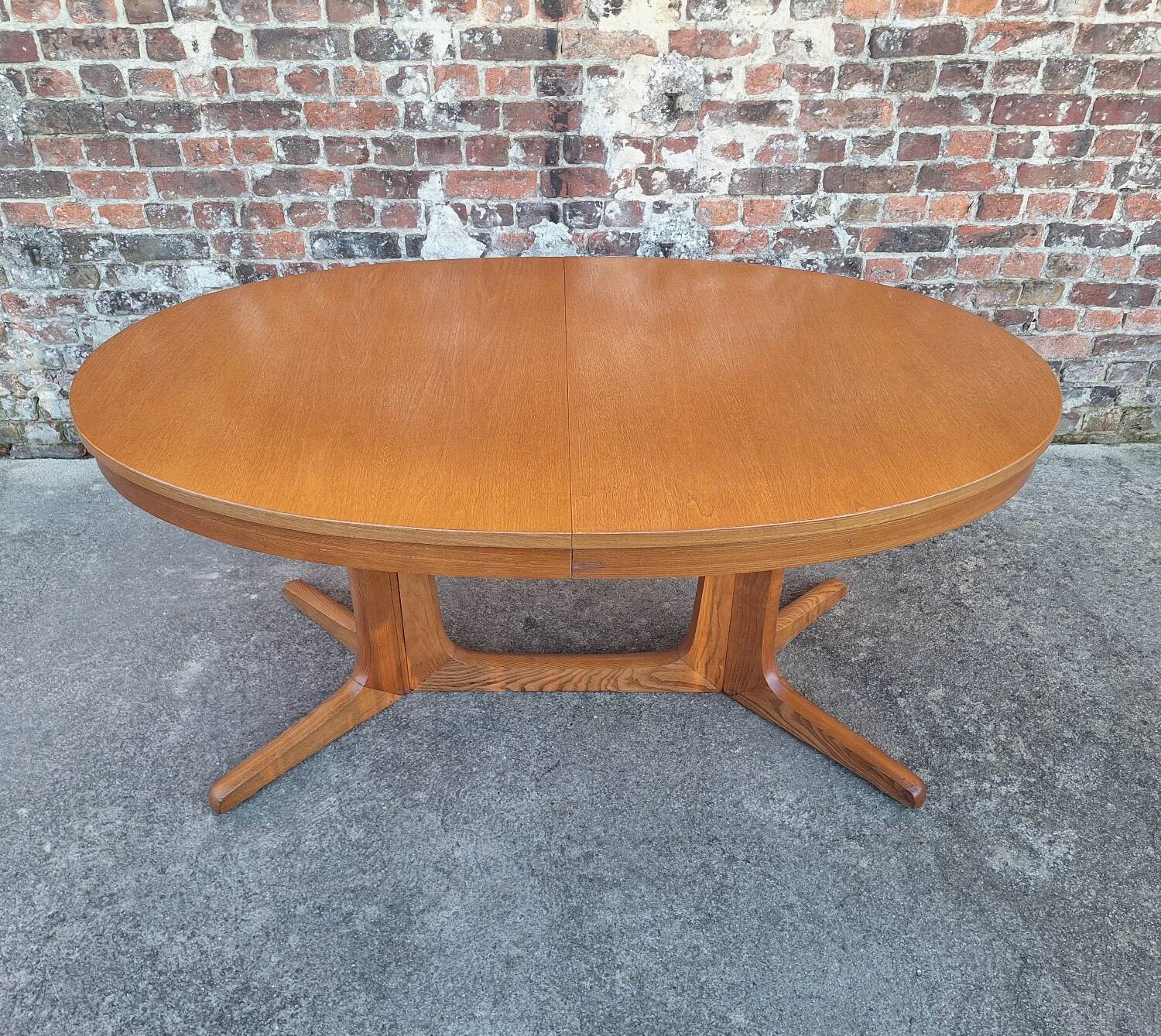Large vintage extendable oval Baumann table, antique furniture for 6/12 covers.