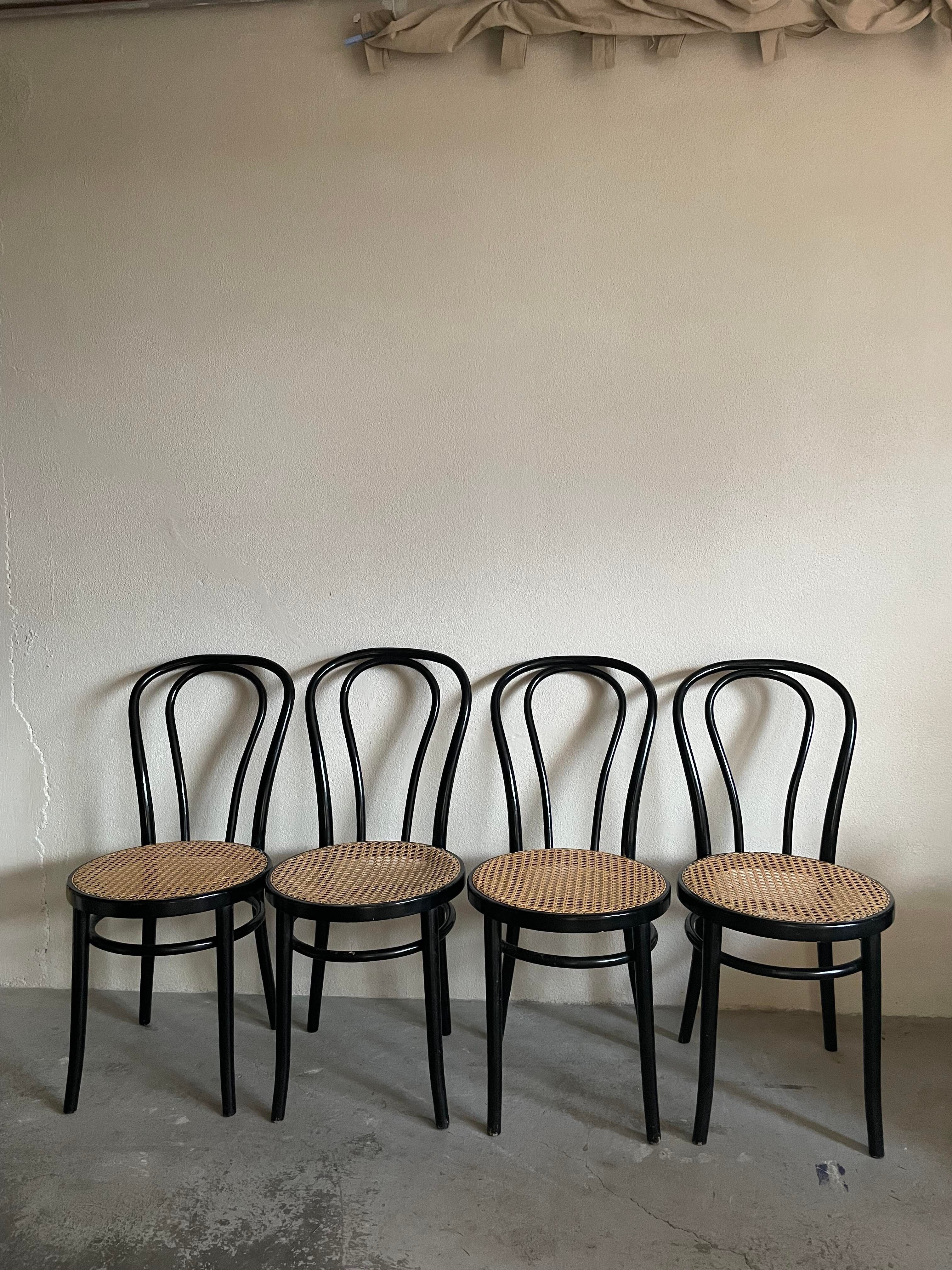 Thonet chairs n°18
