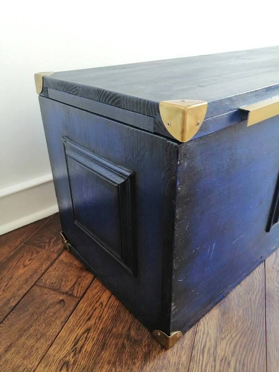 Coffre malle - banc en bois massif bleu Majorelle & laiton doré