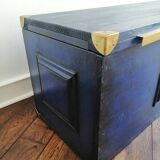 Coffre malle - banc en bois massif bleu Majorelle & laiton doré