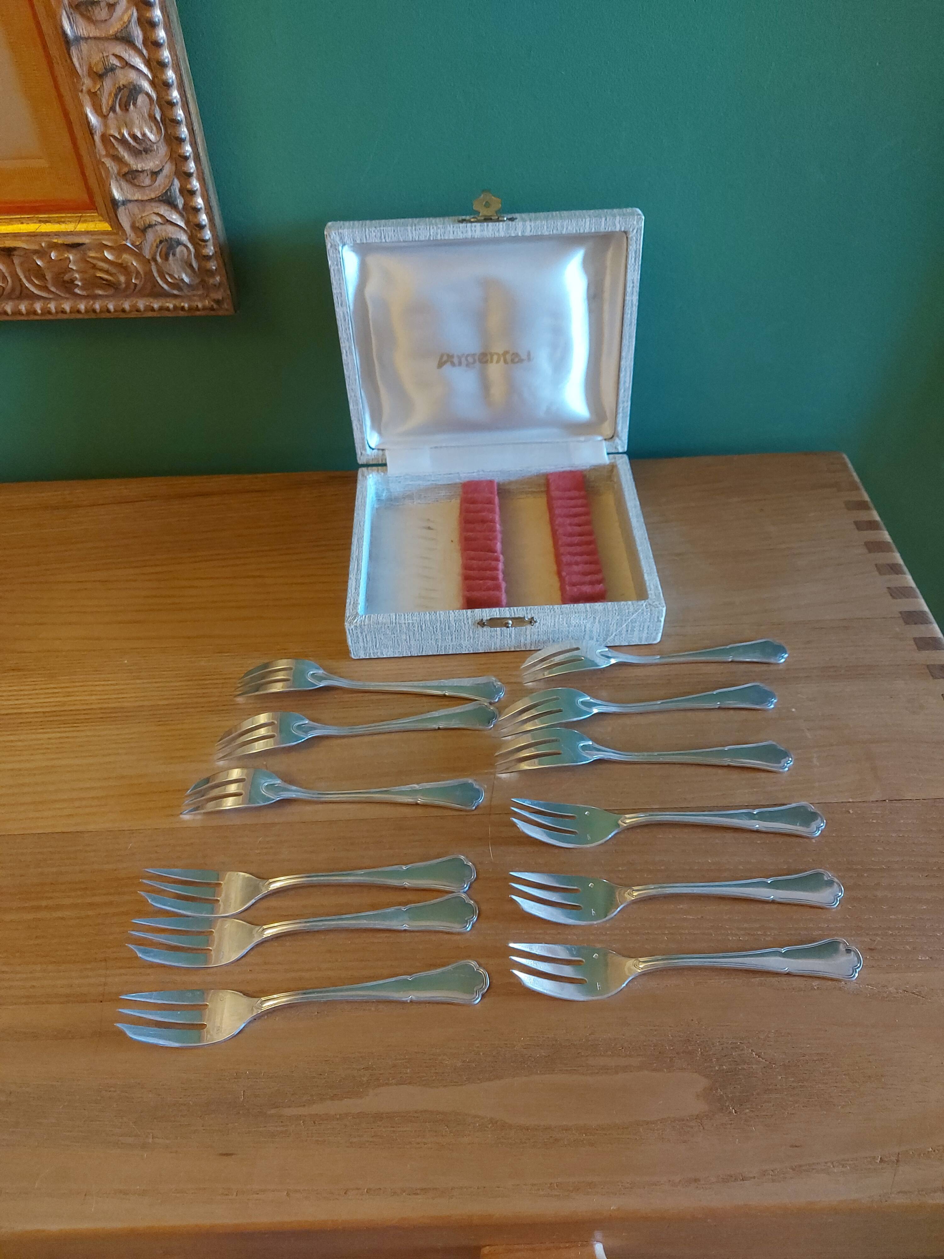 Box of 12 dessert forks in silver metal
