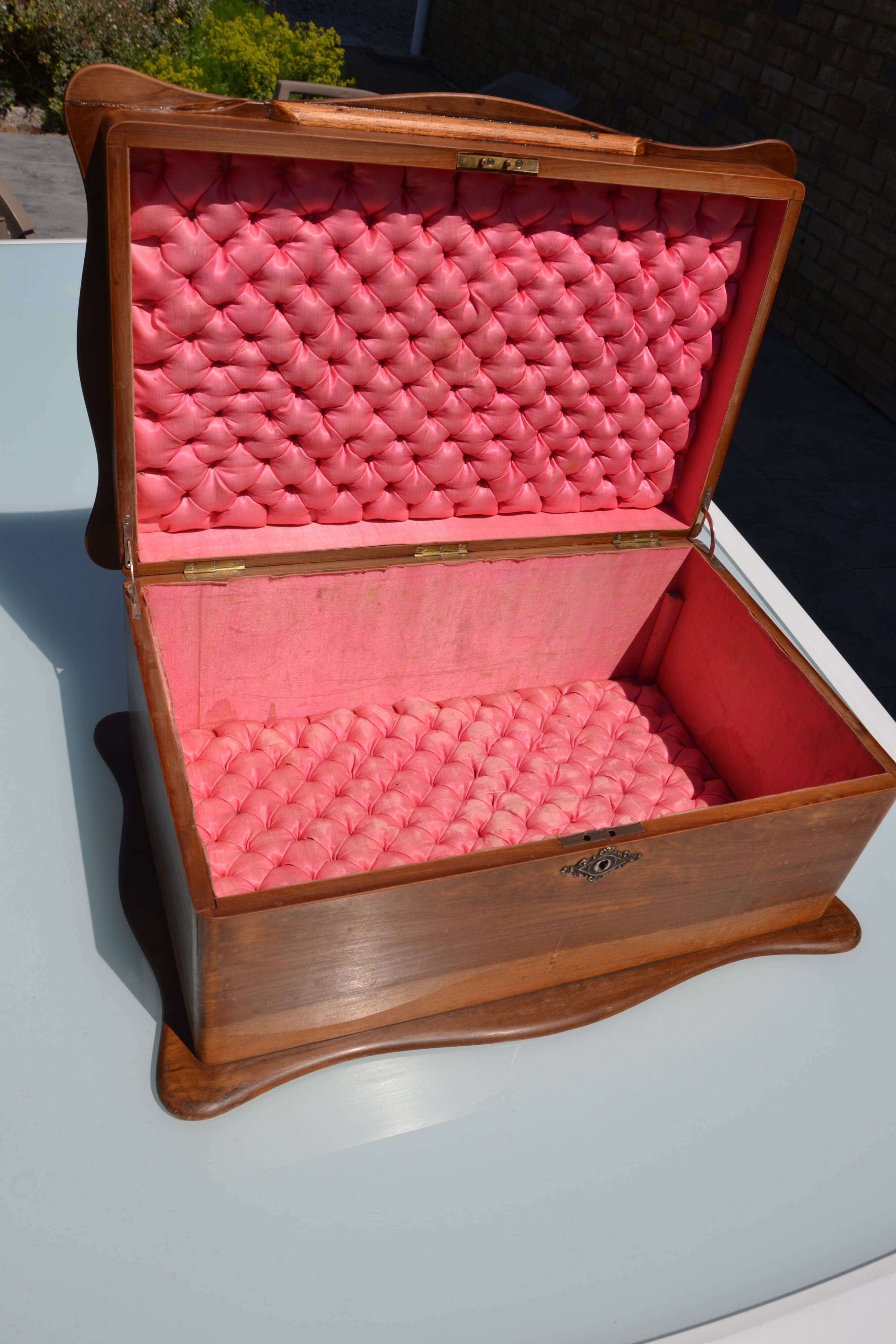 Ancien coffret peint/boîte à ouvrages/bijoux monogrammé CL