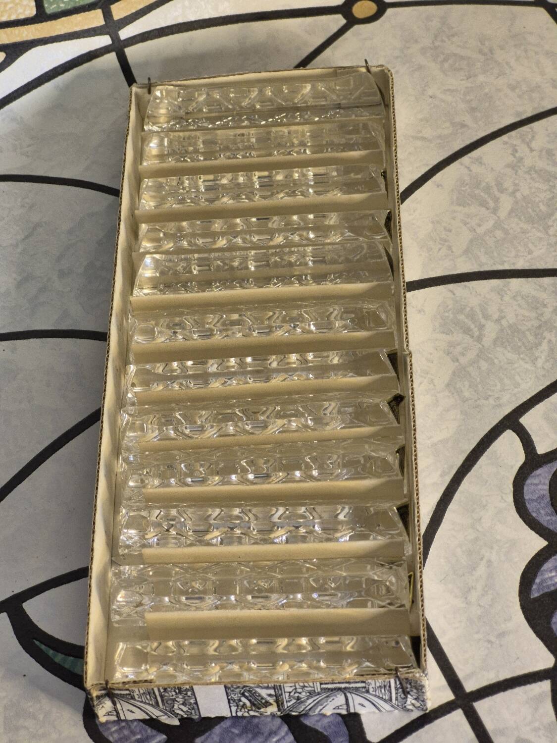 Crystal knife holder