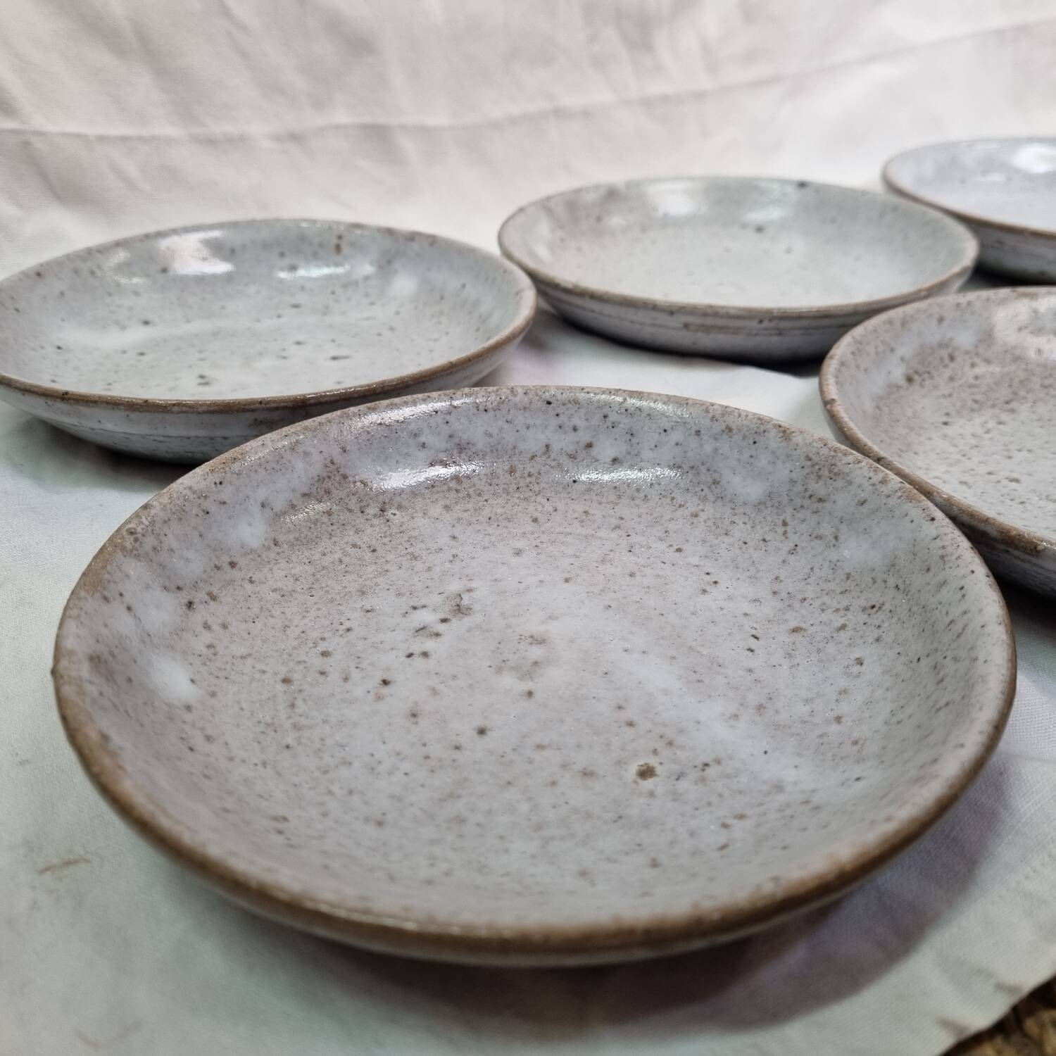 6 deep stoneware plates