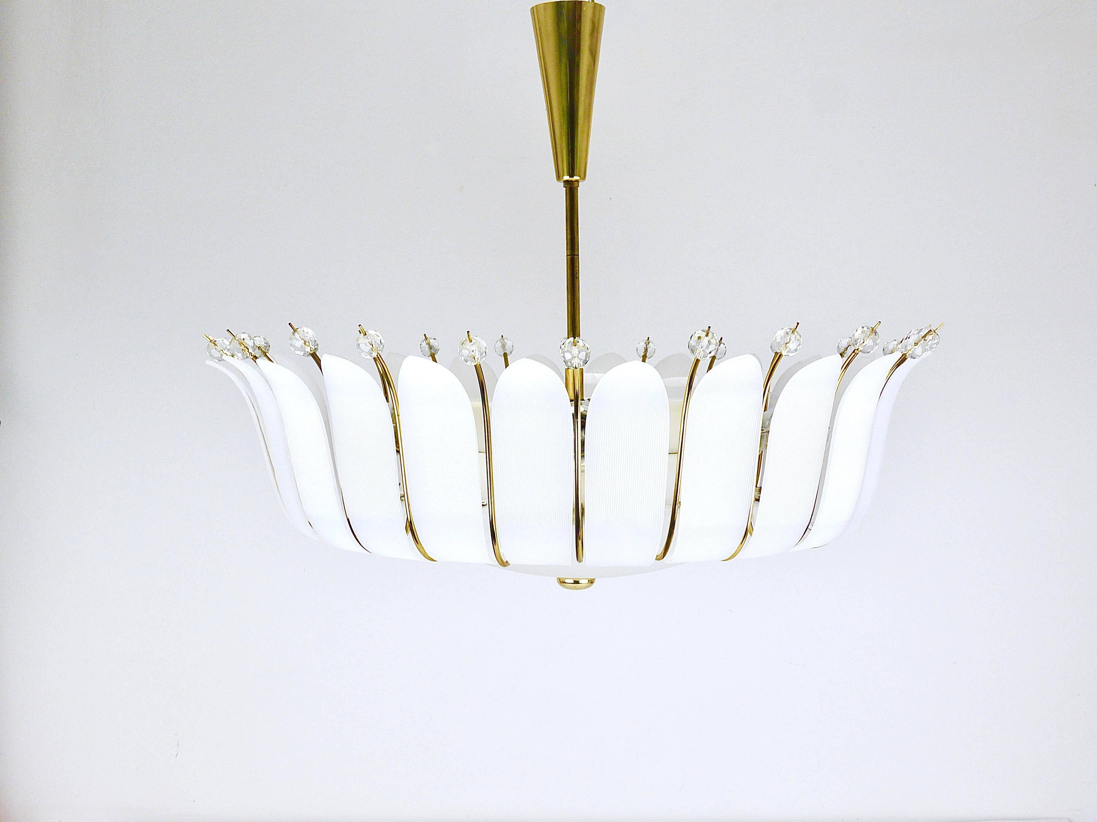Grand chandelier Rupert Nikoll 27" mid-century brass with leaves, Austria, 1950.