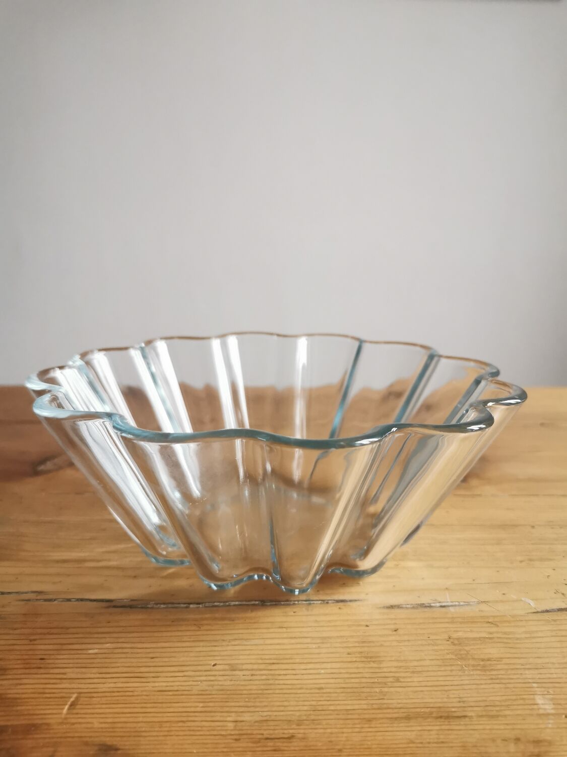 Pyrex glass flan or brioche mould