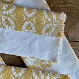 4 vintage napkins