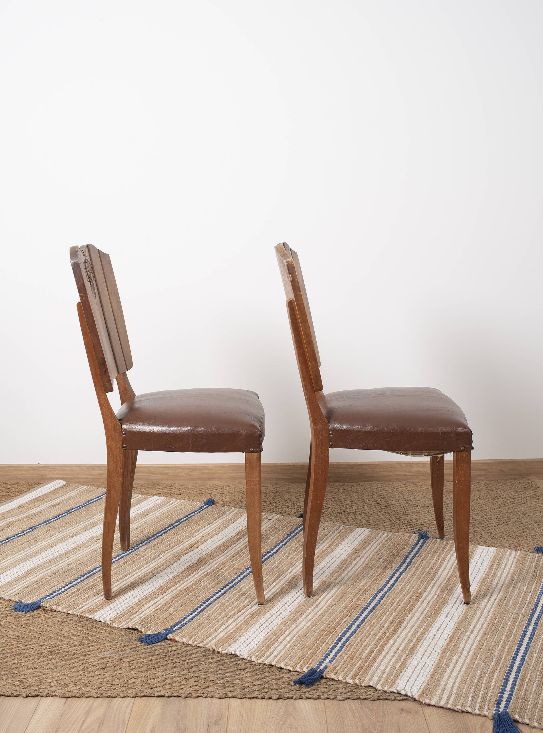 Set of 4 Art Deco chairs in carved wood