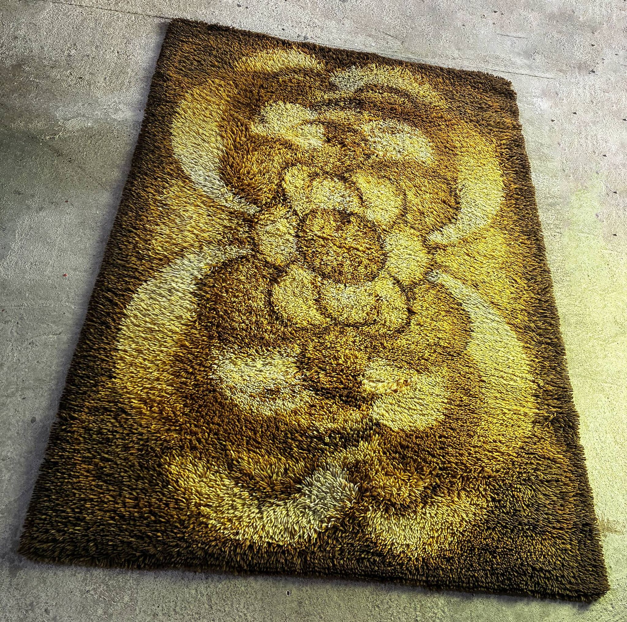 Vintage Rug • Desso • Pop Psyché • 220 cm x 150 cm • 1970
