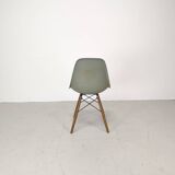 Chaise d'appoint Eames Herman Miller DSW en vert écume de mer