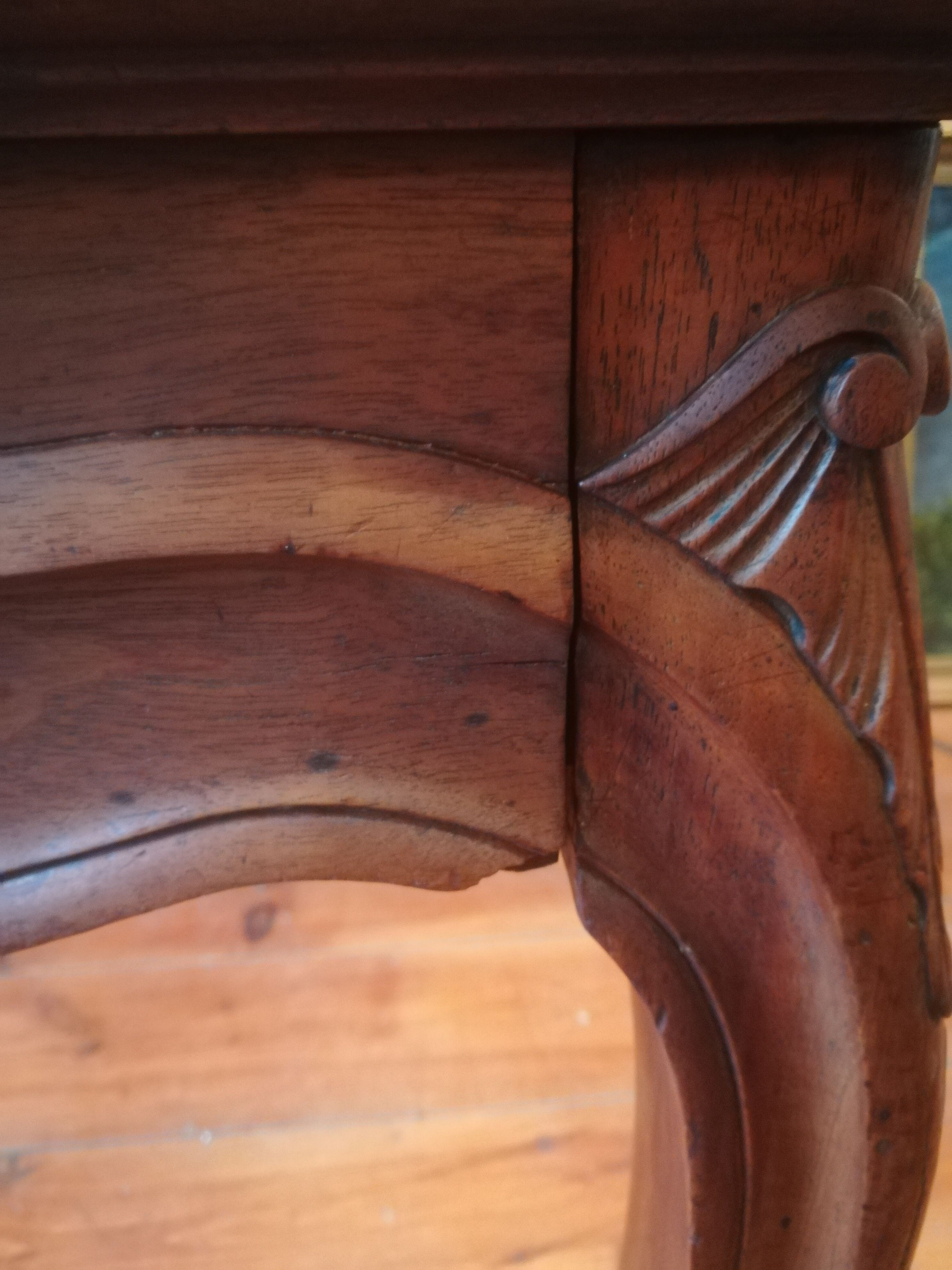 Table à jeu style Louis XV en noyer