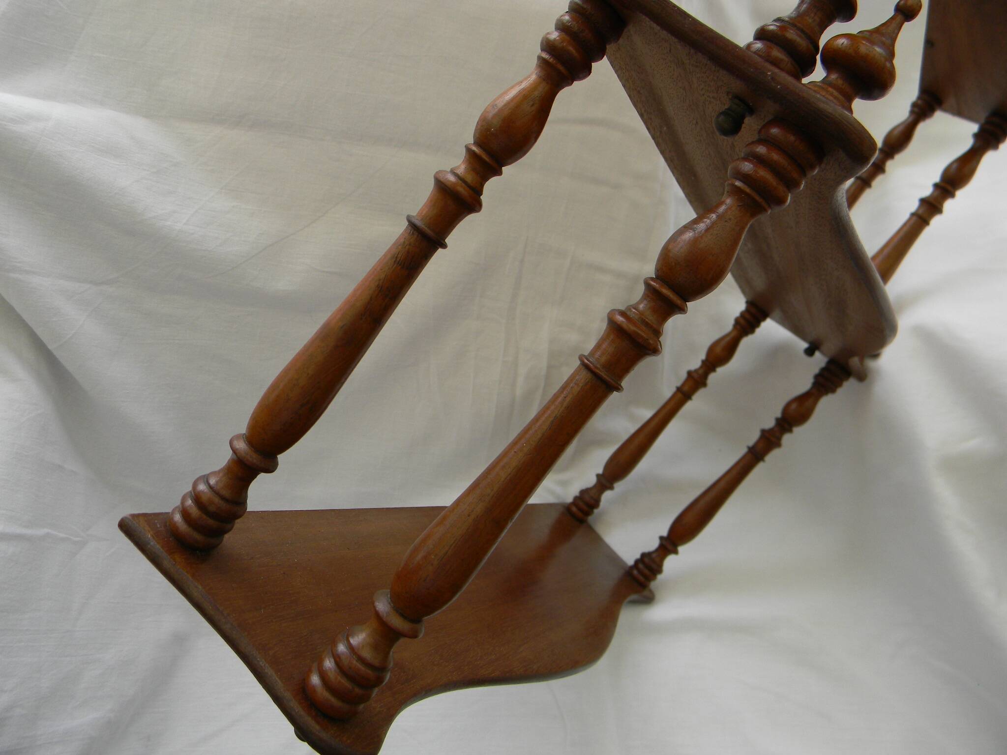 Antique mahogany shelf, 19th century.