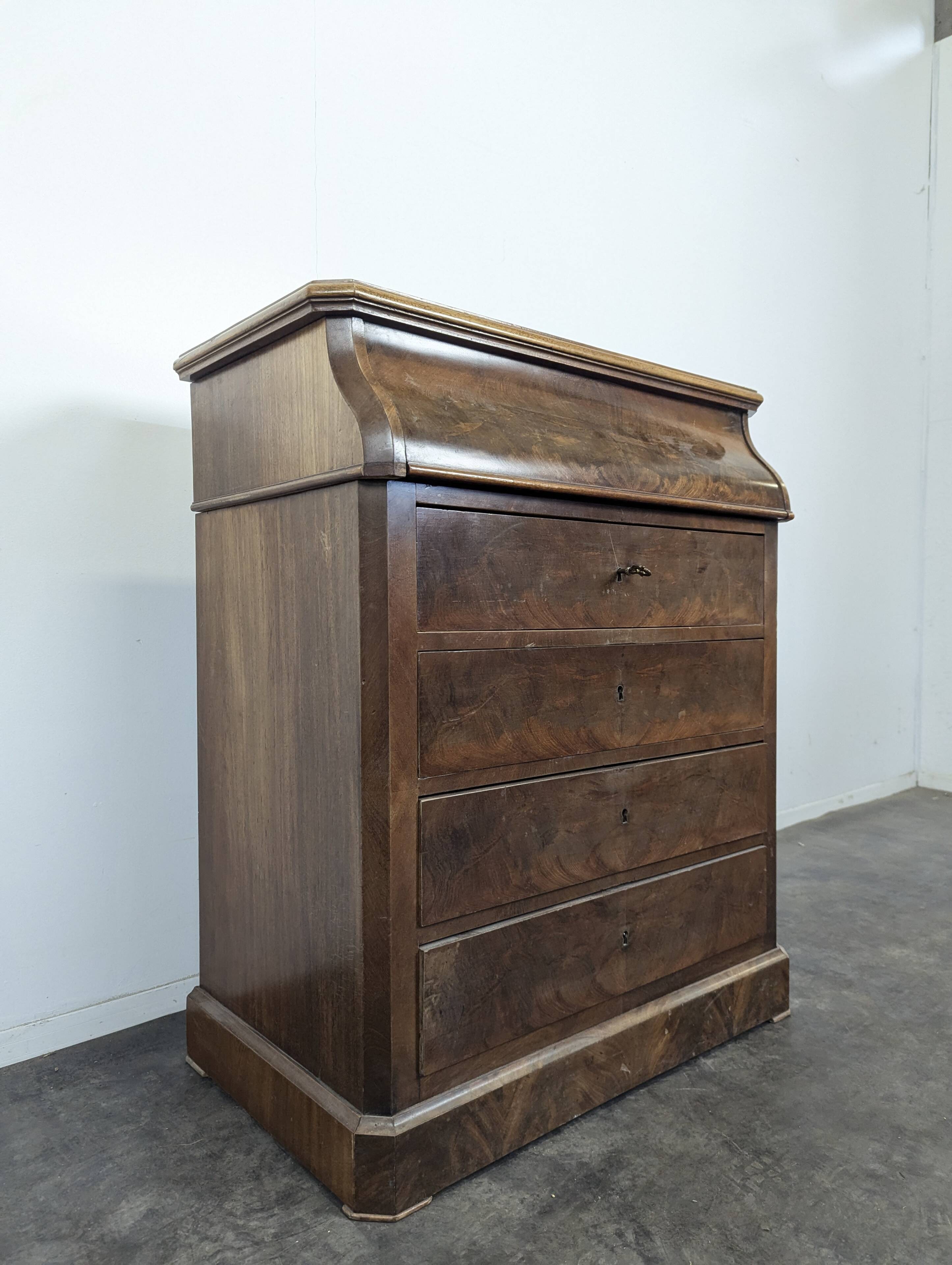 Flamed mahogany dressing table